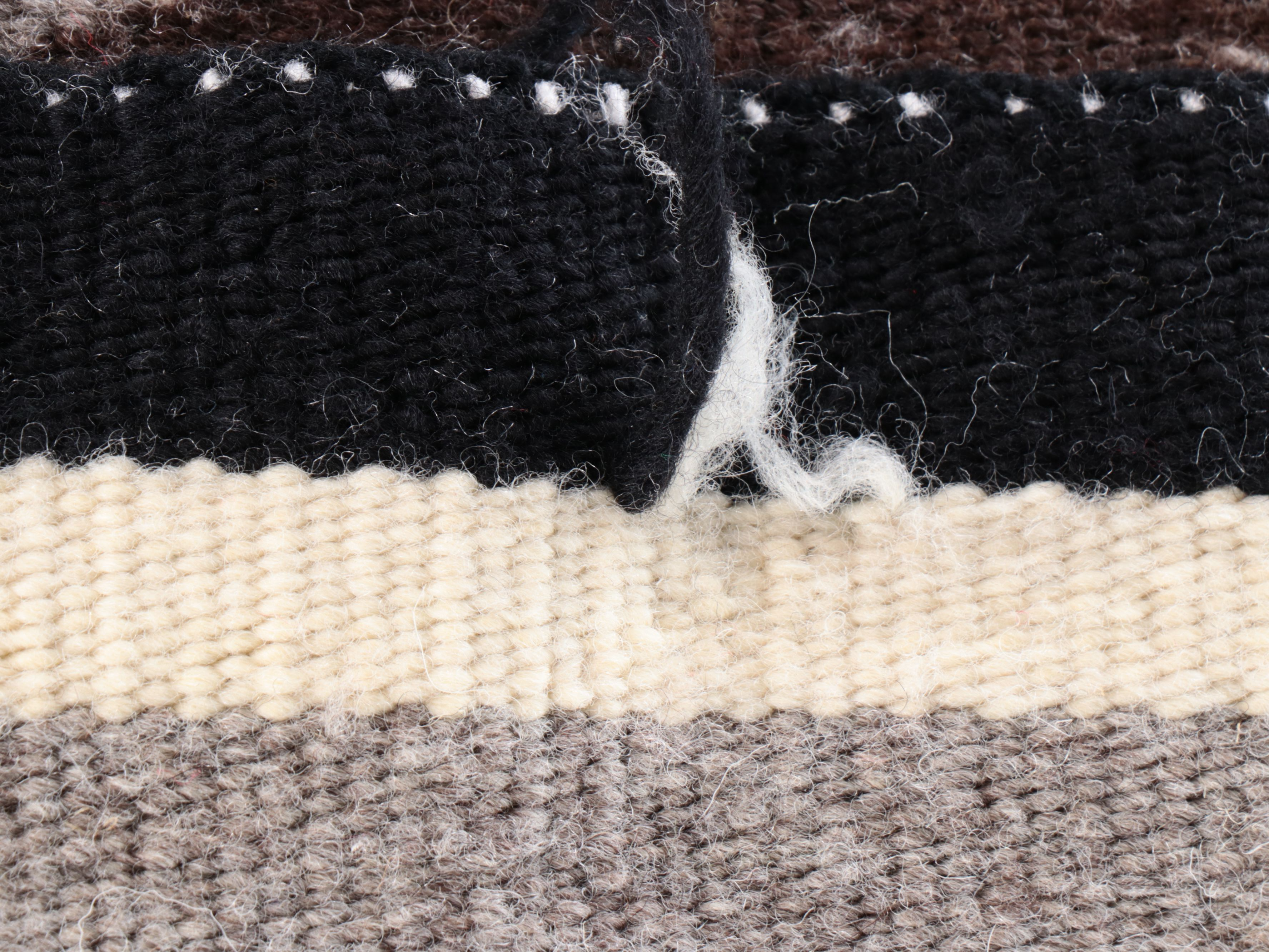 1'11 x 2'10 Handwoven Navajo Storm Pattern Wool Accent Rug