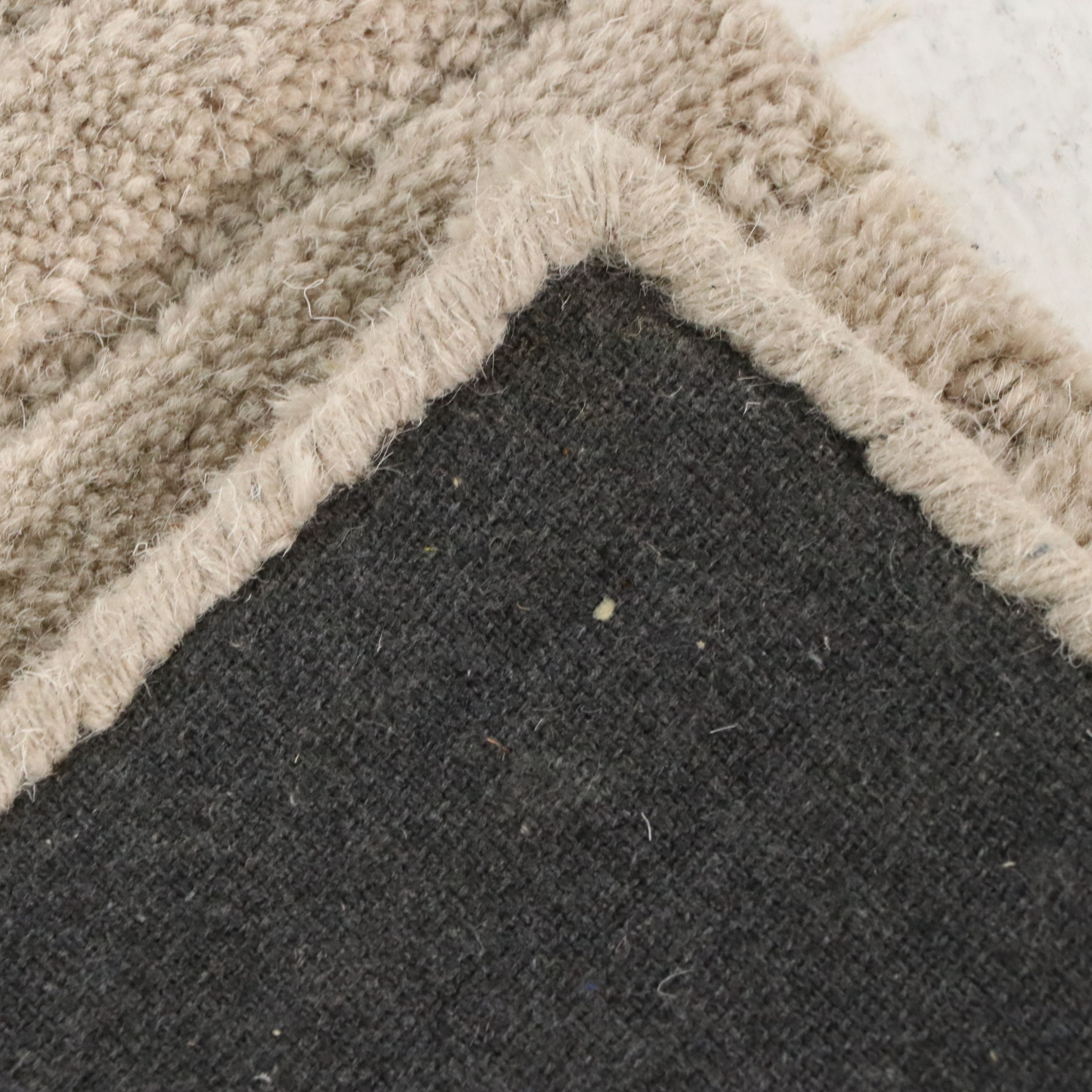 5'1 x 7' Hand-Tufted Indian Contemporary Geometric Area Rug