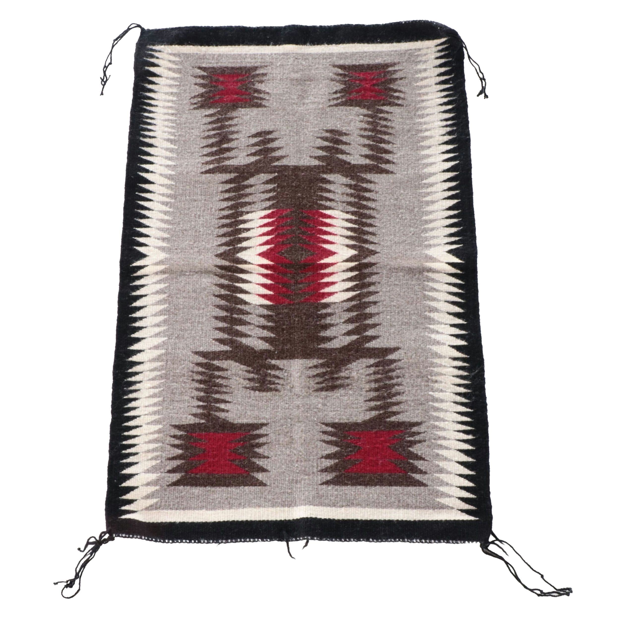 1'11 x 2'10 Handwoven Navajo Storm Pattern Wool Accent Rug