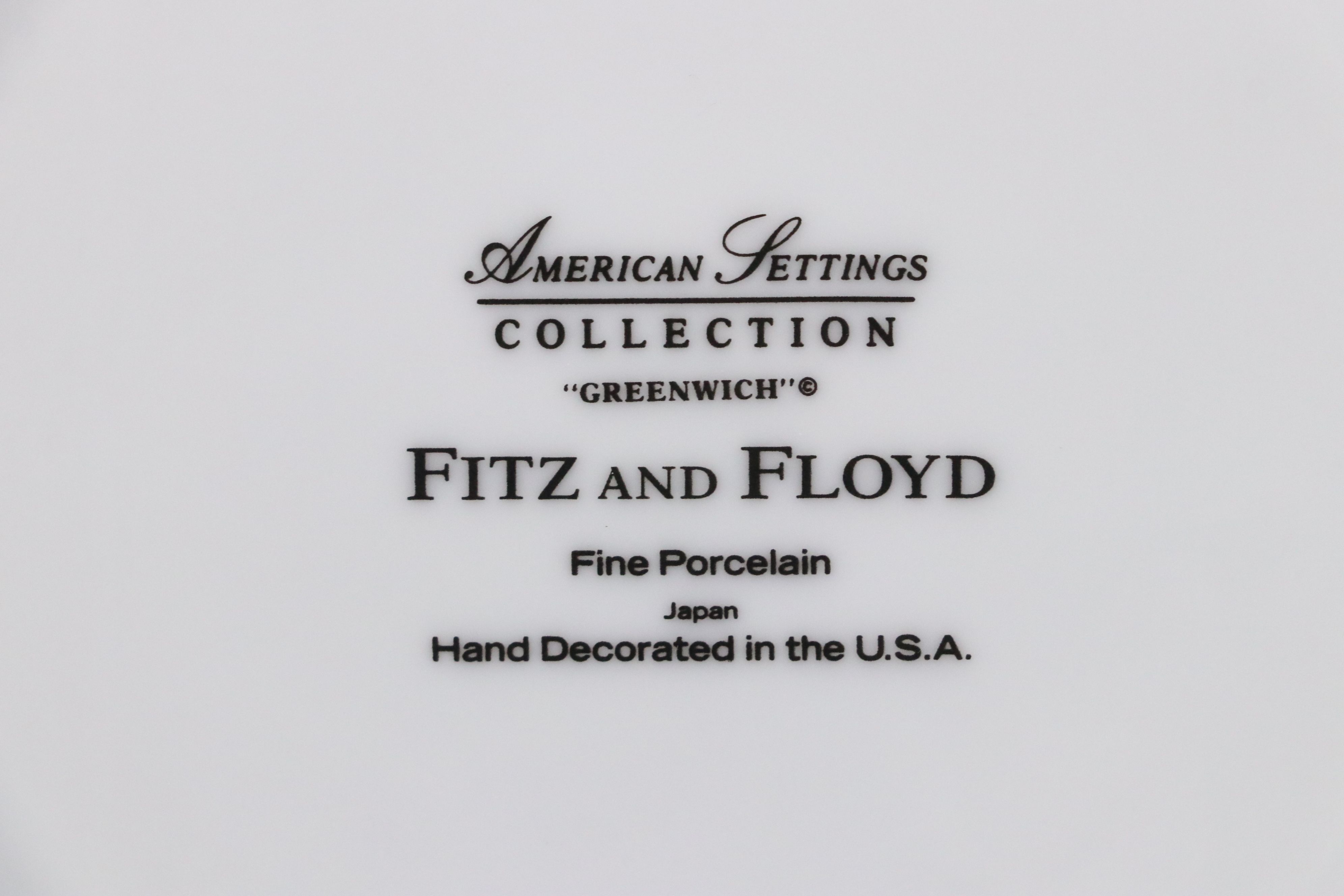 Fitz & Floyd "Greenwich" Gilt Porcelain Dinnerware, 1990s