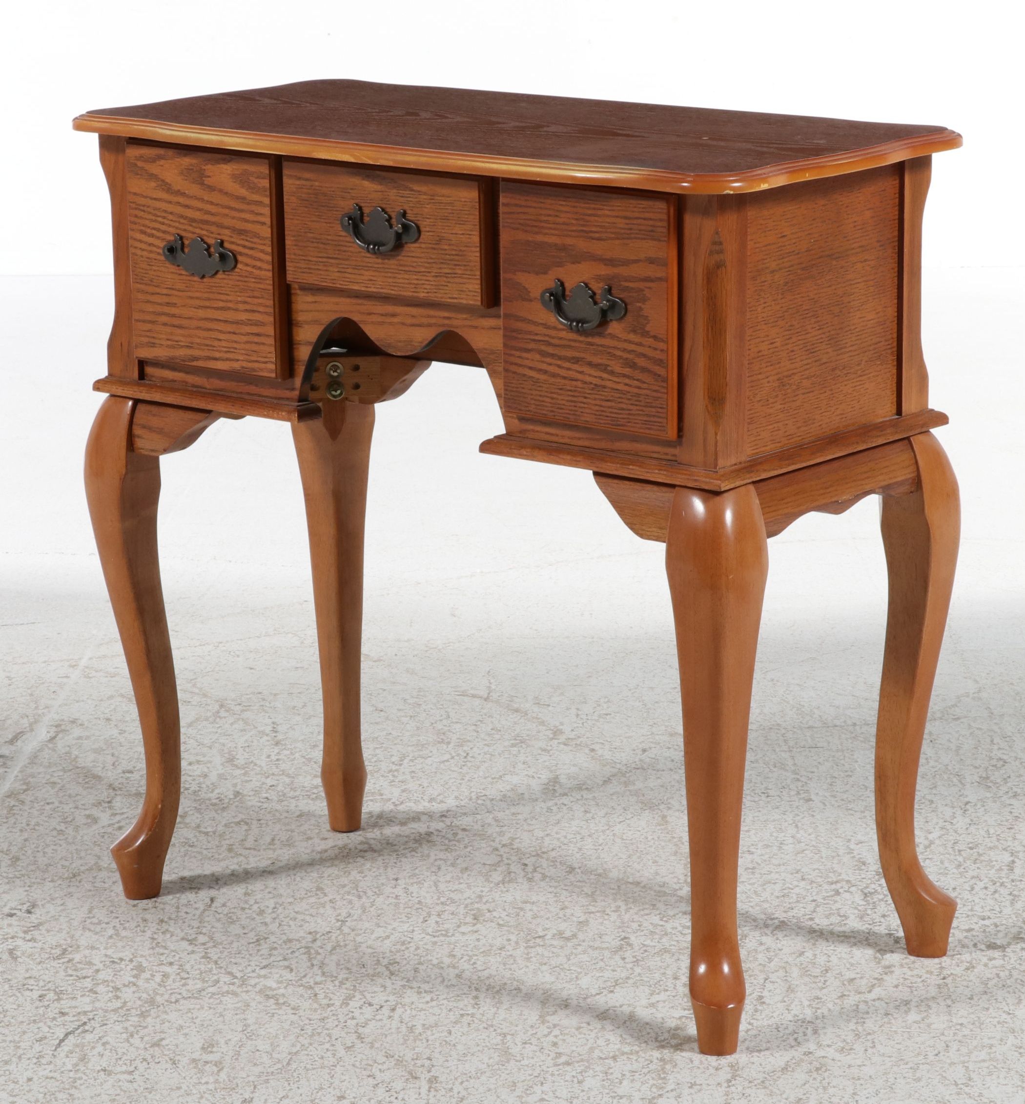 Queen Anne Style Oak Lowboy, Late 20th Century