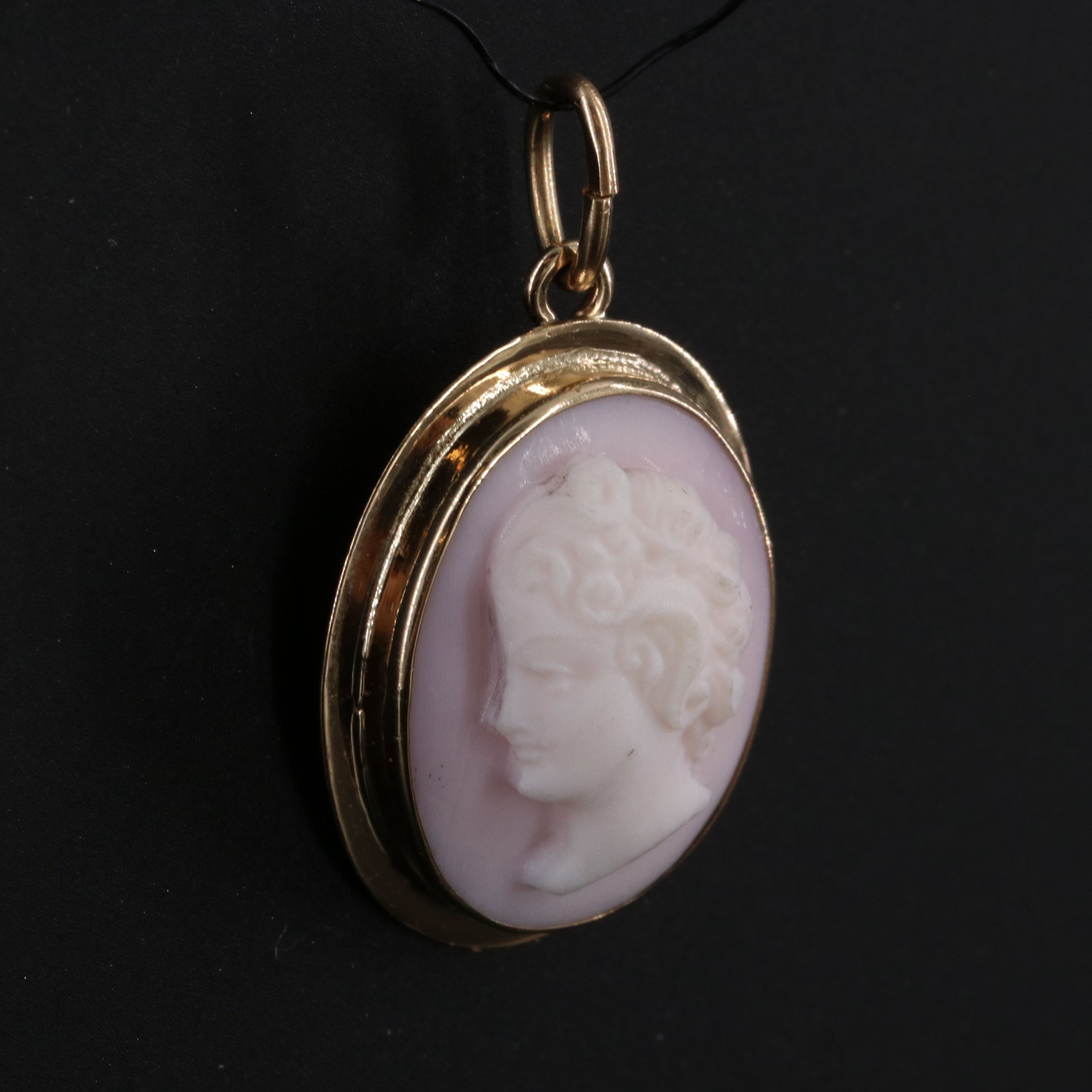 14K Shell Cameo Pendant