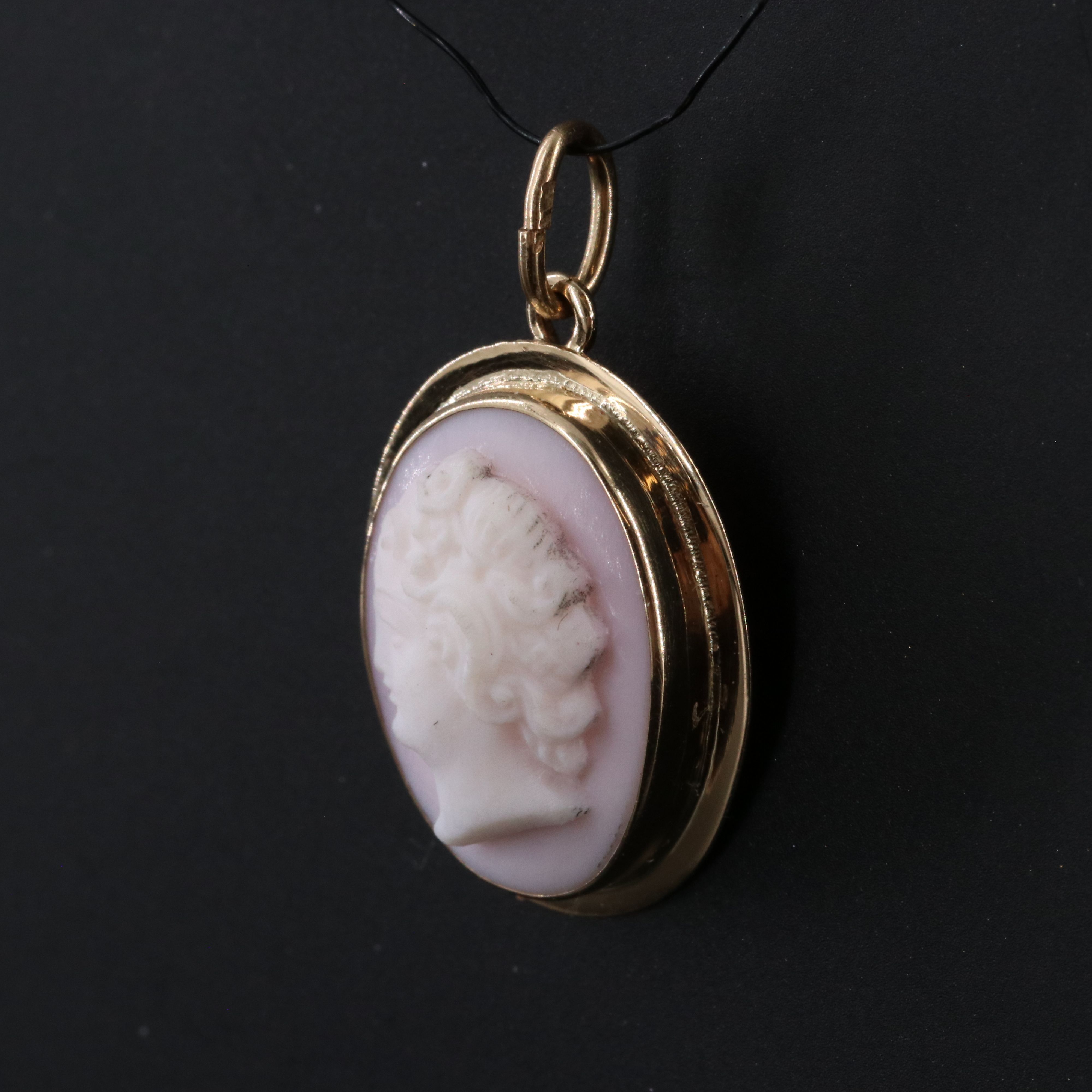 14K Shell Cameo Pendant