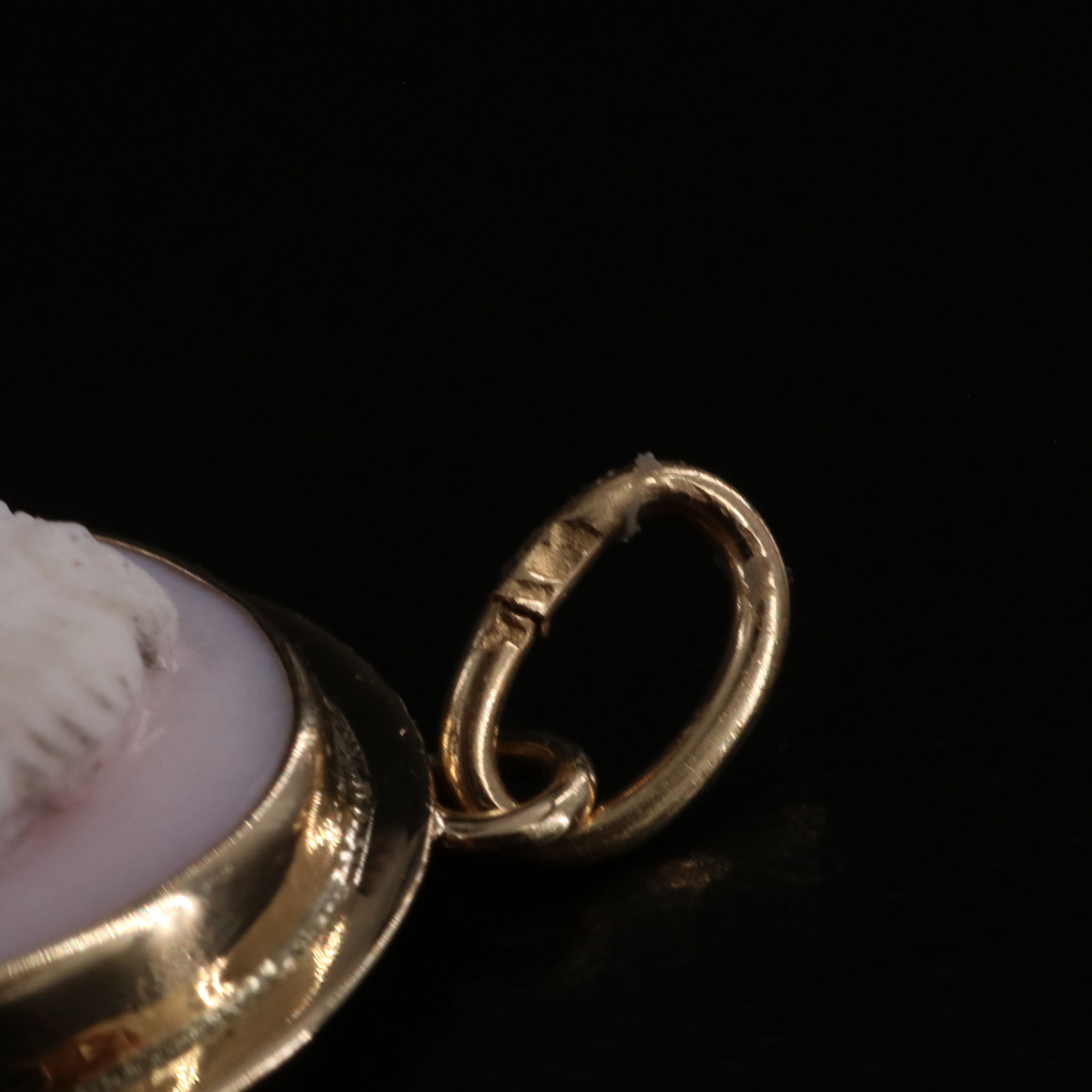 14K Shell Cameo Pendant