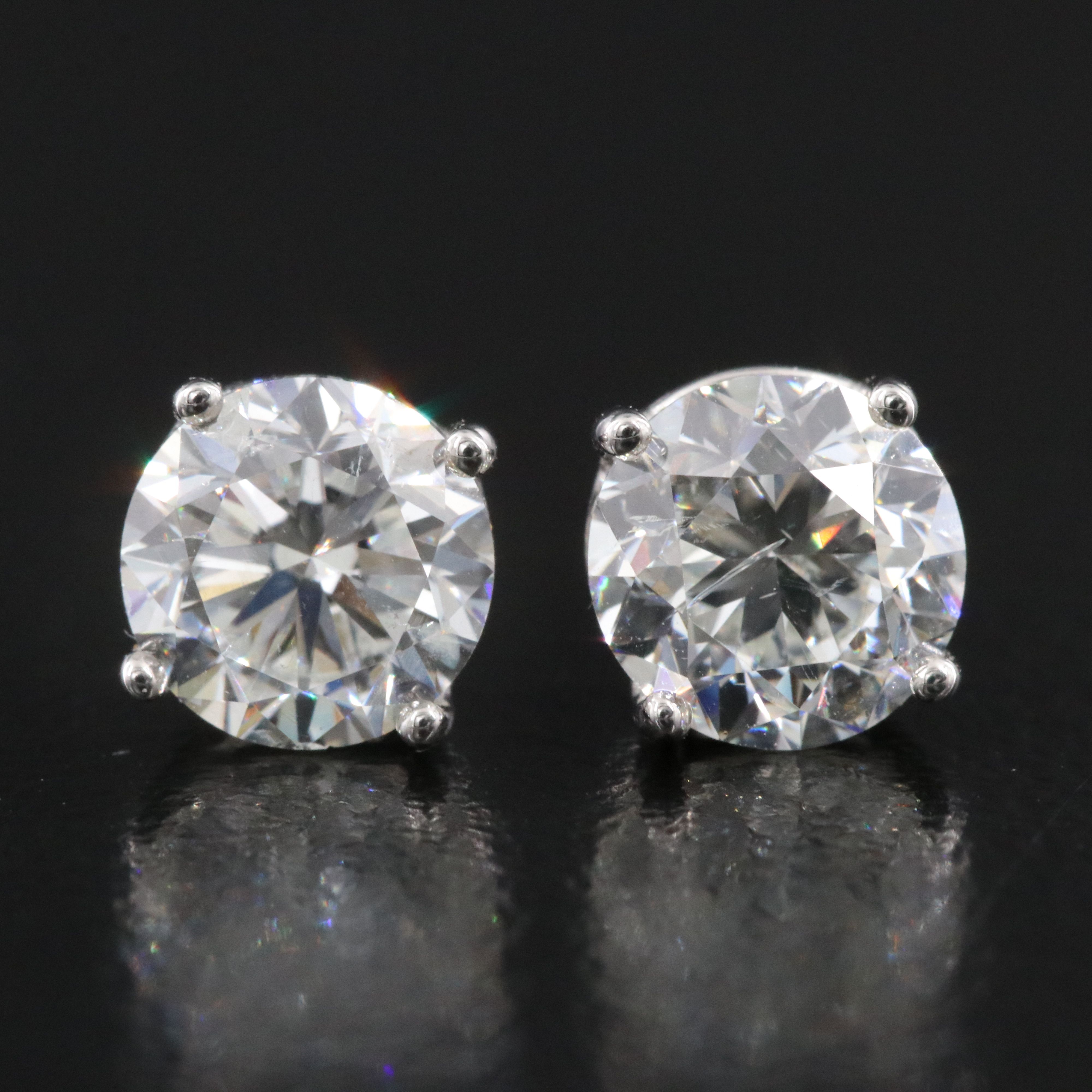 Platinum 1,97 CTW Diamond Stud Earrings with GIA eReports