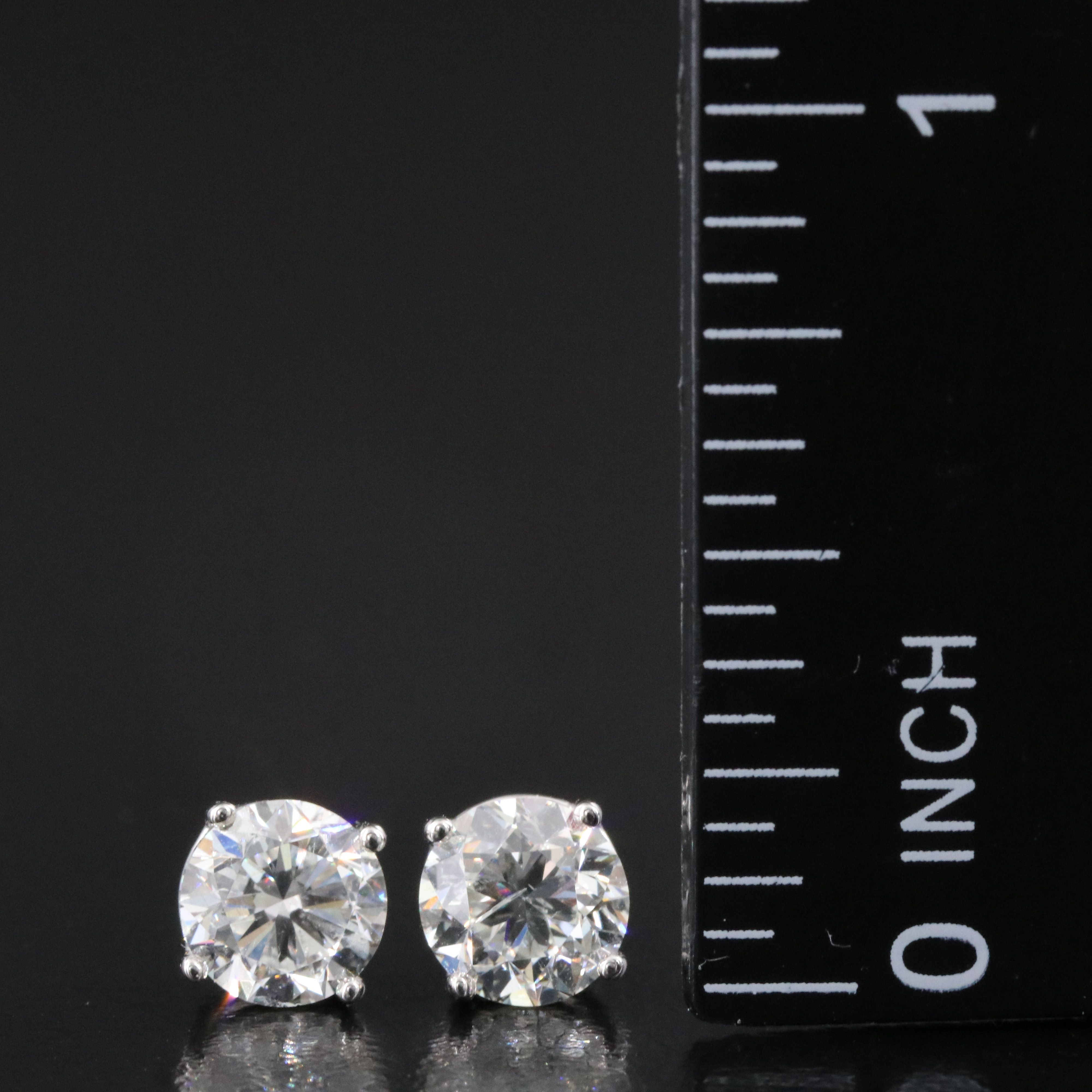 Platinum 1,97 CTW Diamond Stud Earrings with GIA eReports