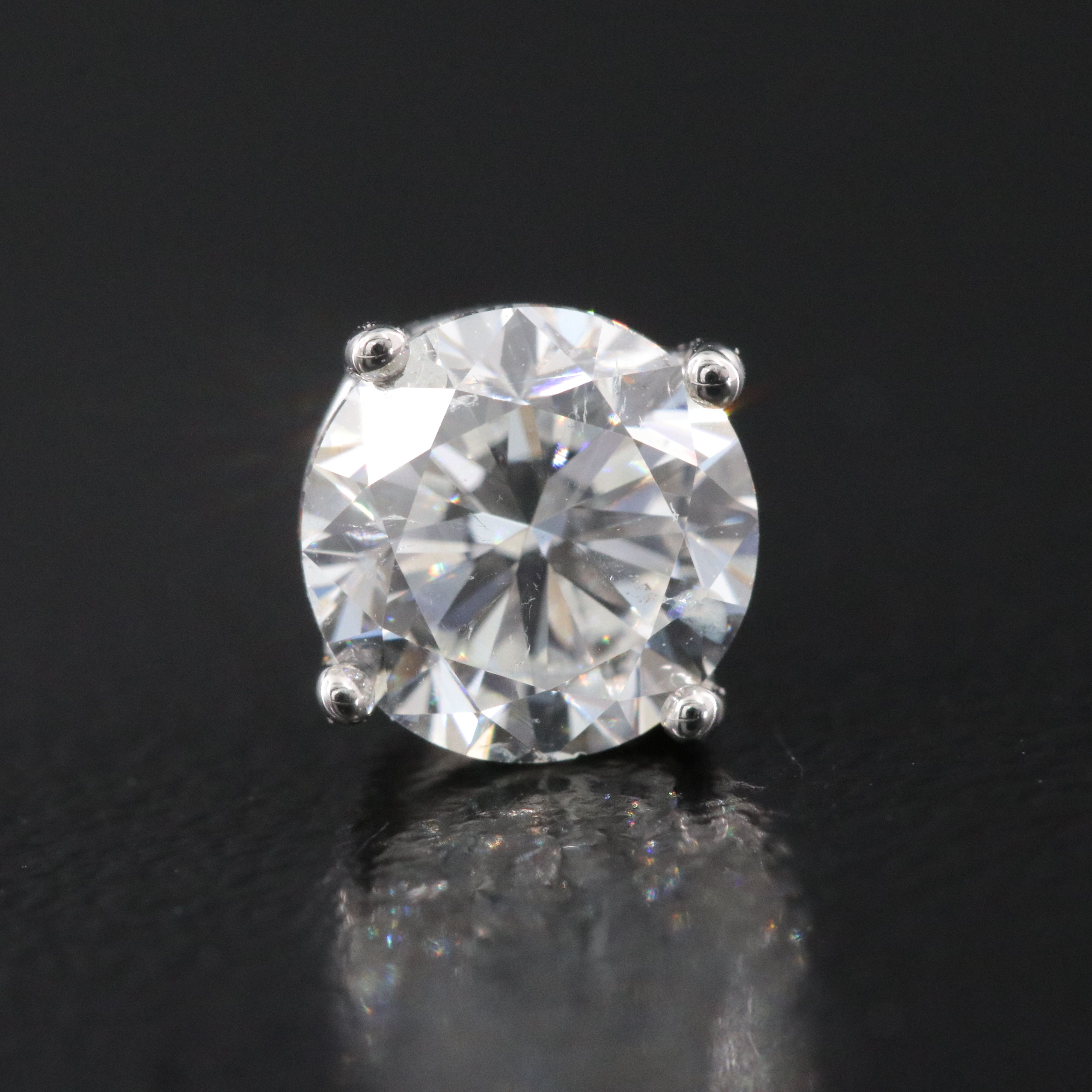 Platinum 1,97 CTW Diamond Stud Earrings with GIA eReports