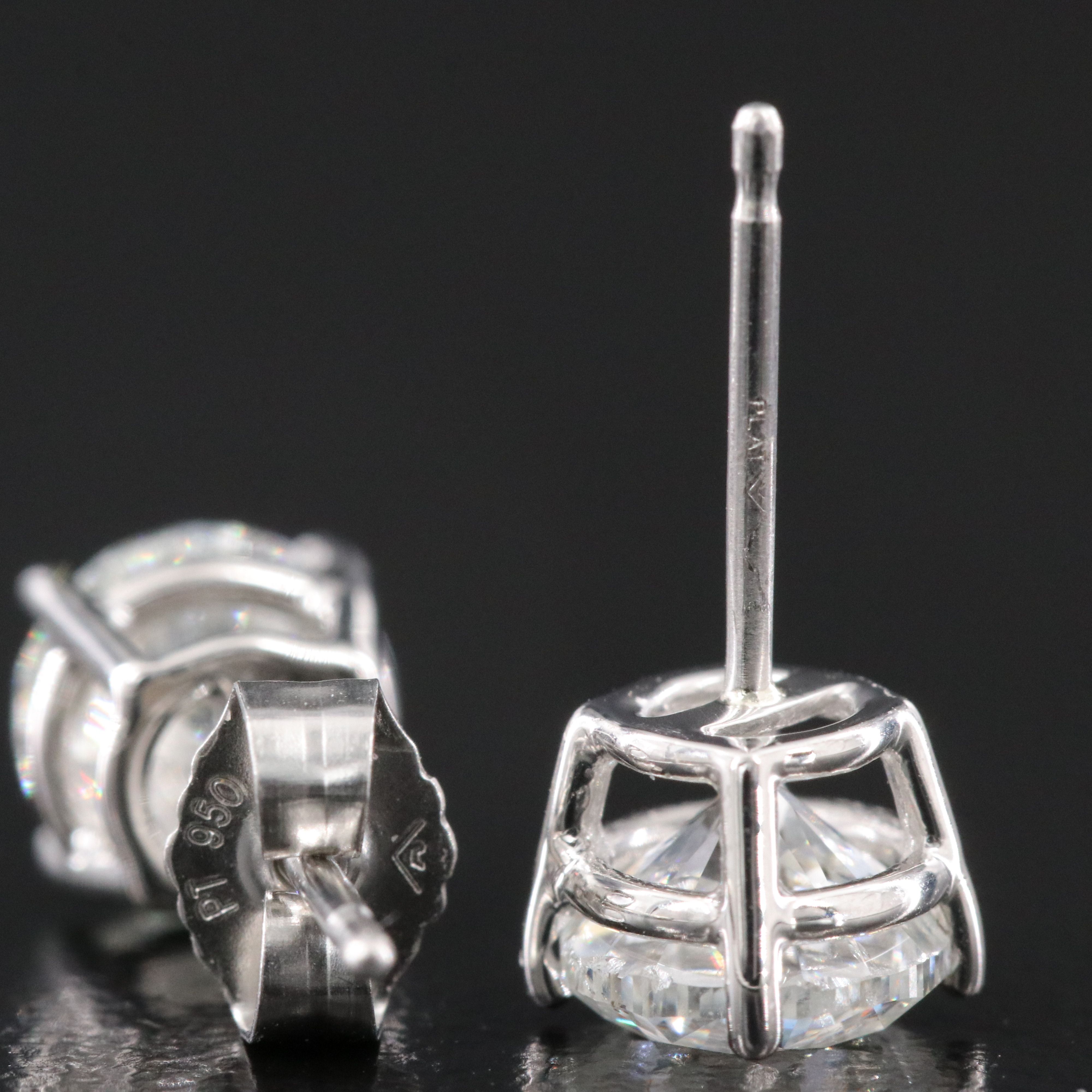 Platinum 1,97 CTW Diamond Stud Earrings with GIA eReports