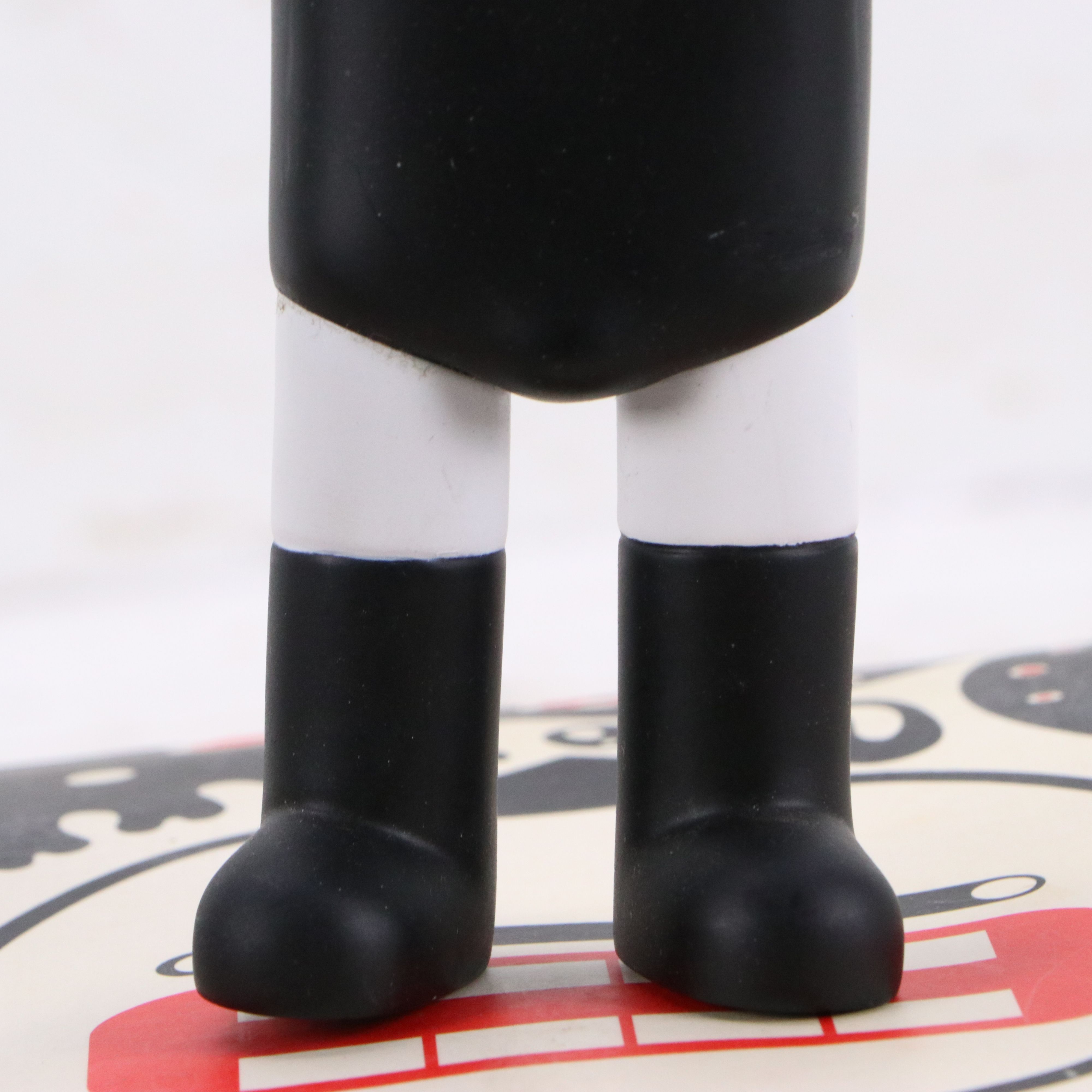 Motomichi Nakamura Collector's Vinyl Figurines "Chaz" and "Daz"