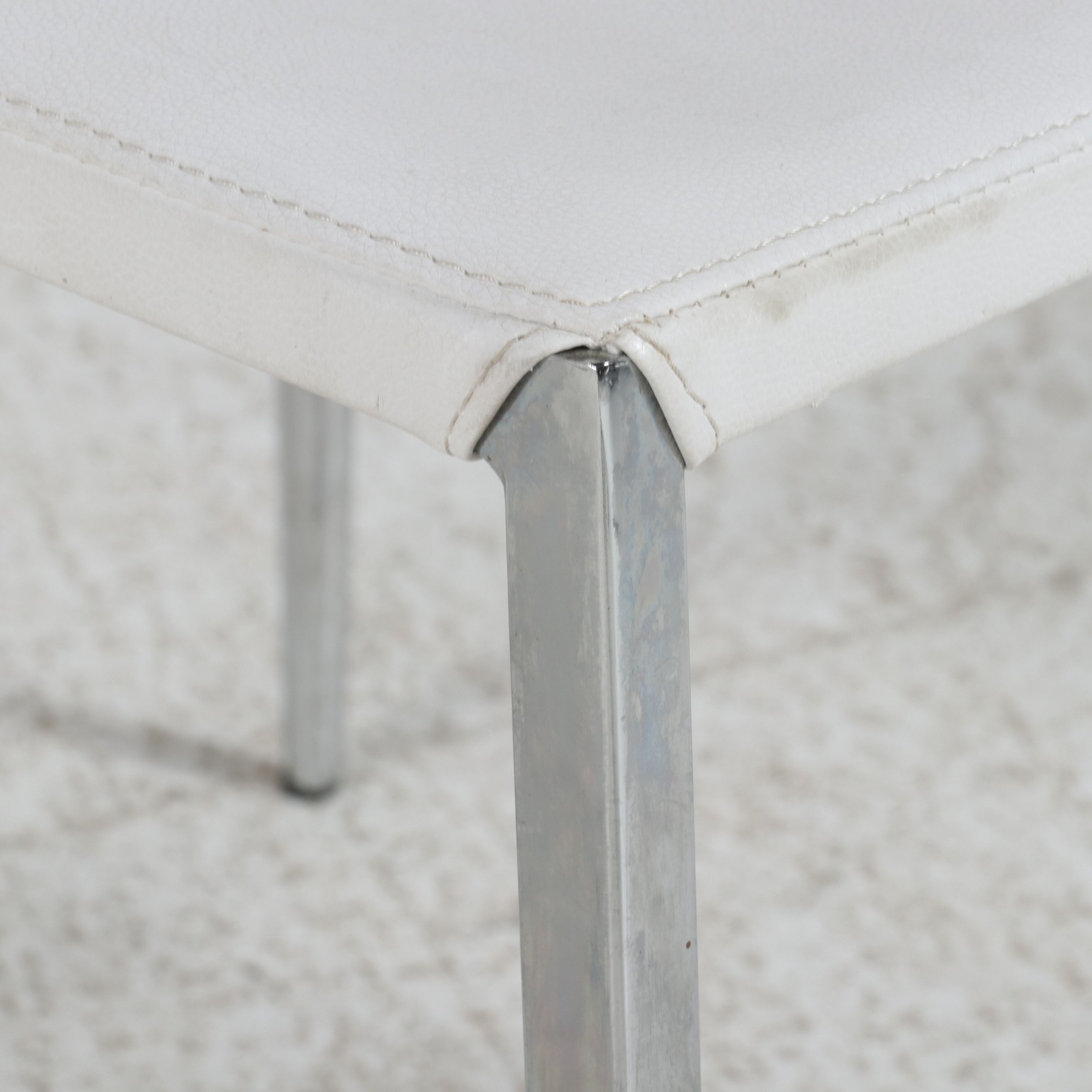 Contemporary Five-Piece Dining Set with Sculptural Infinity-Loop Pedestal Table