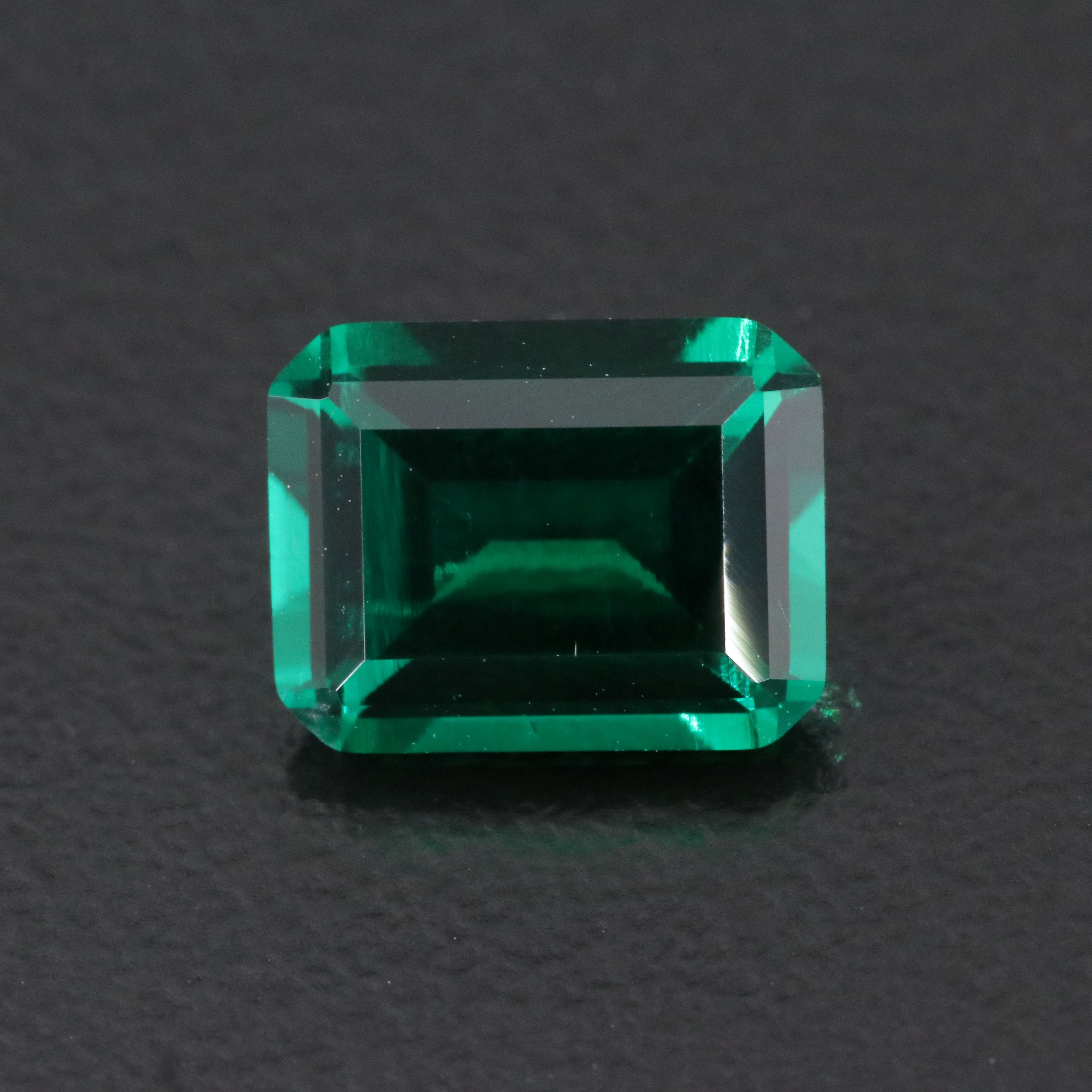 Loose 2.10 CT Emerald