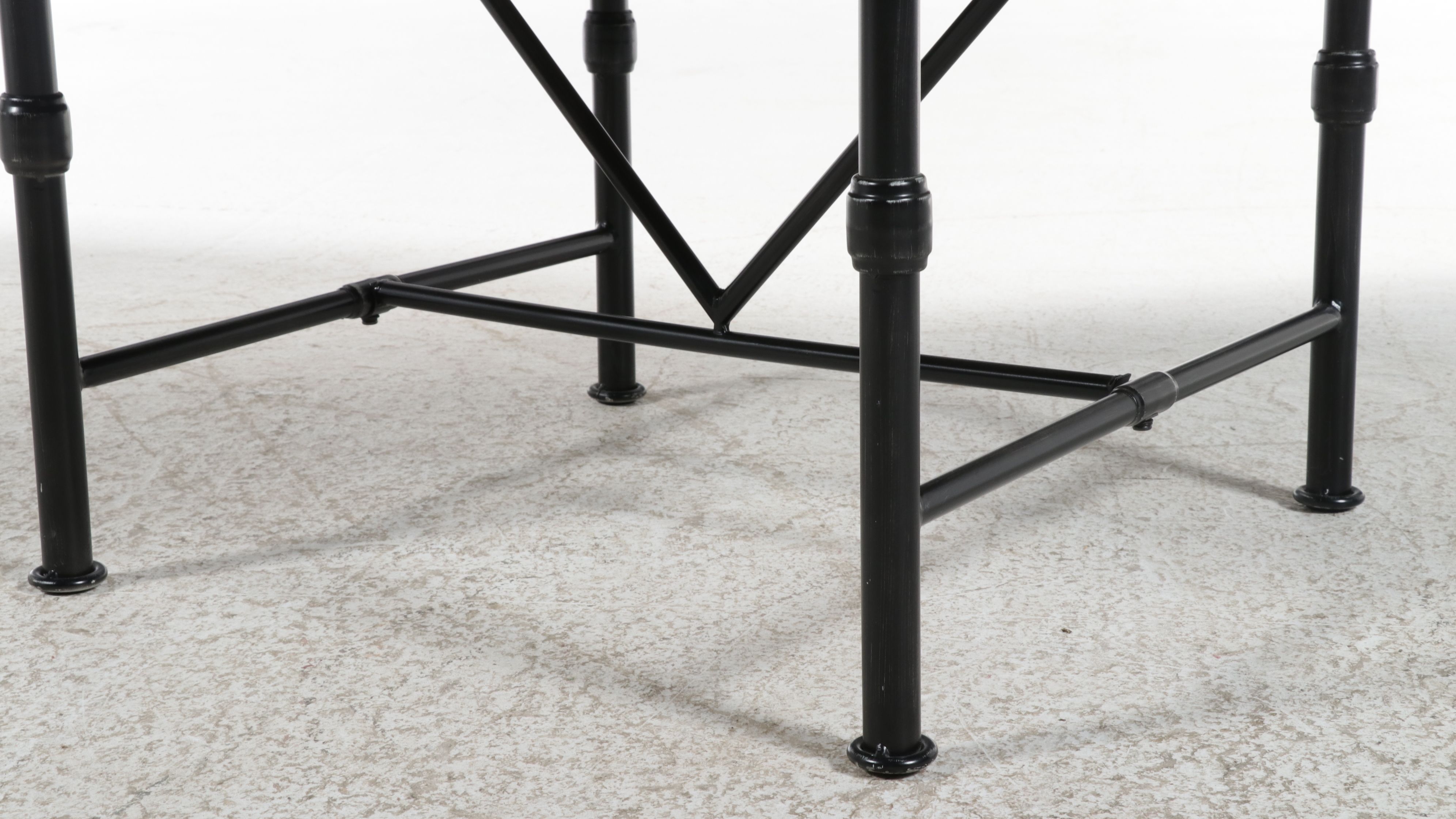 Ashley Furniture Signature Design "Beauban" Round Coffee Table