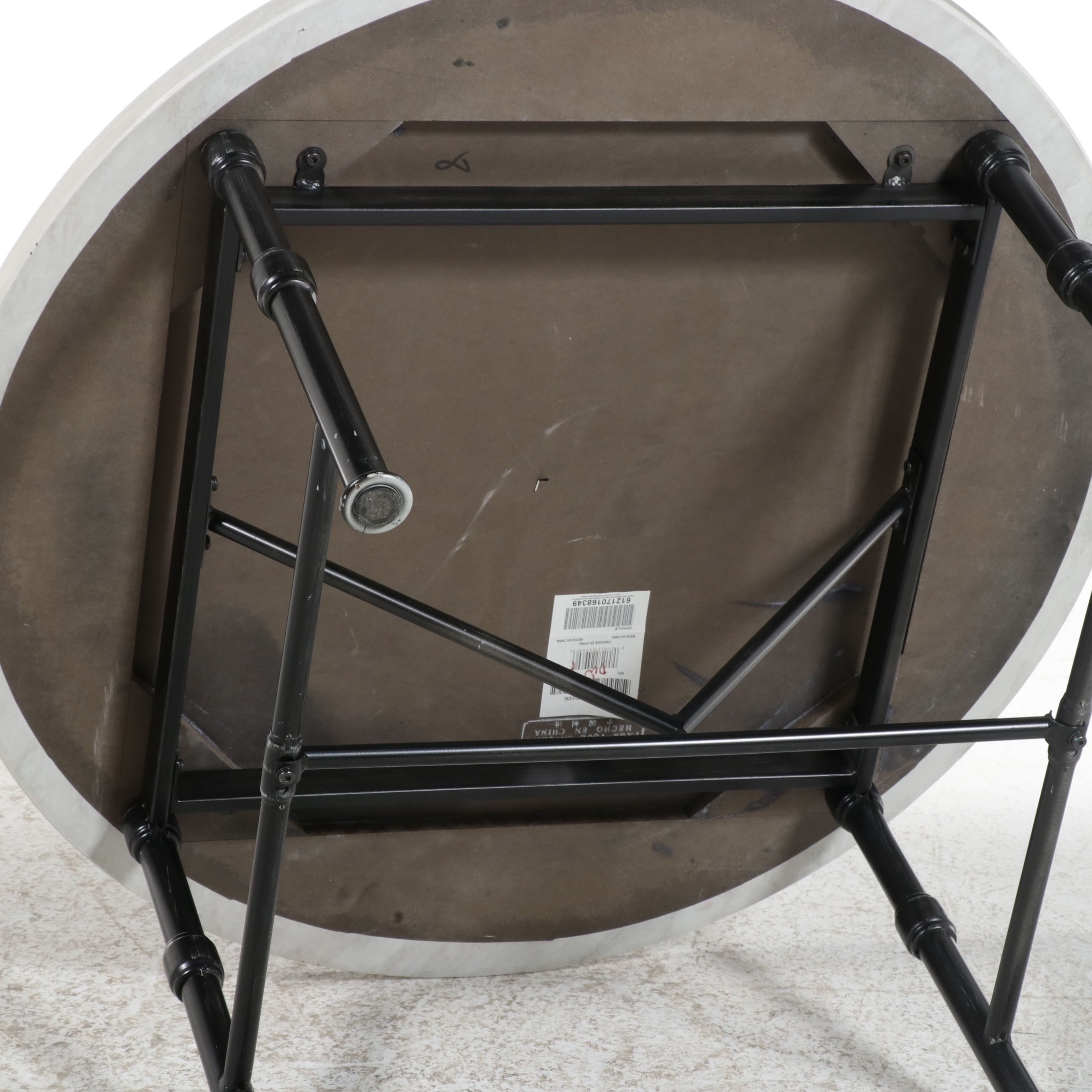 Ashley Furniture Signature Design "Beauban" Round Coffee Table