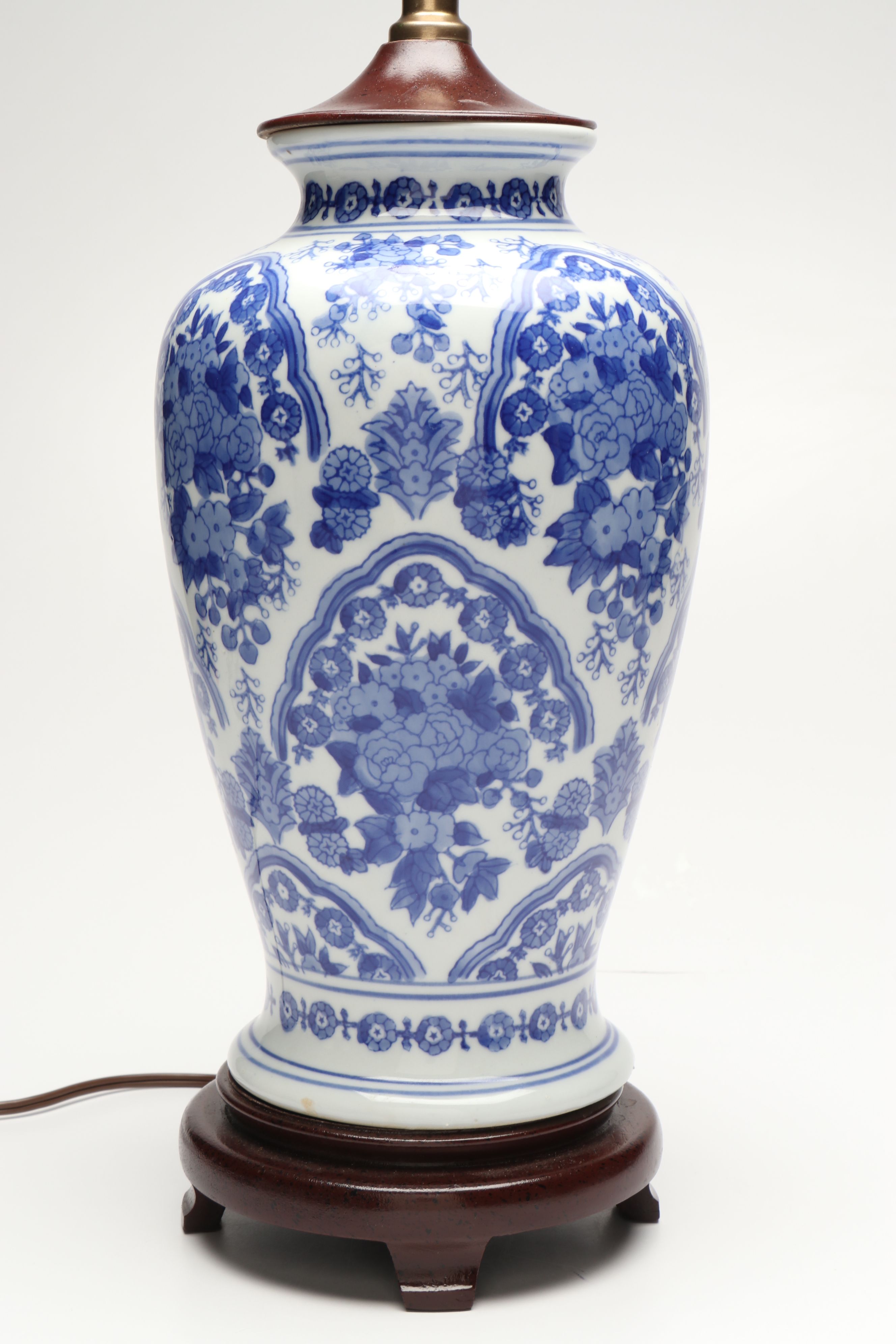Chinese Style Floral Blue and White Porcelain Table Lamp on Resin Base