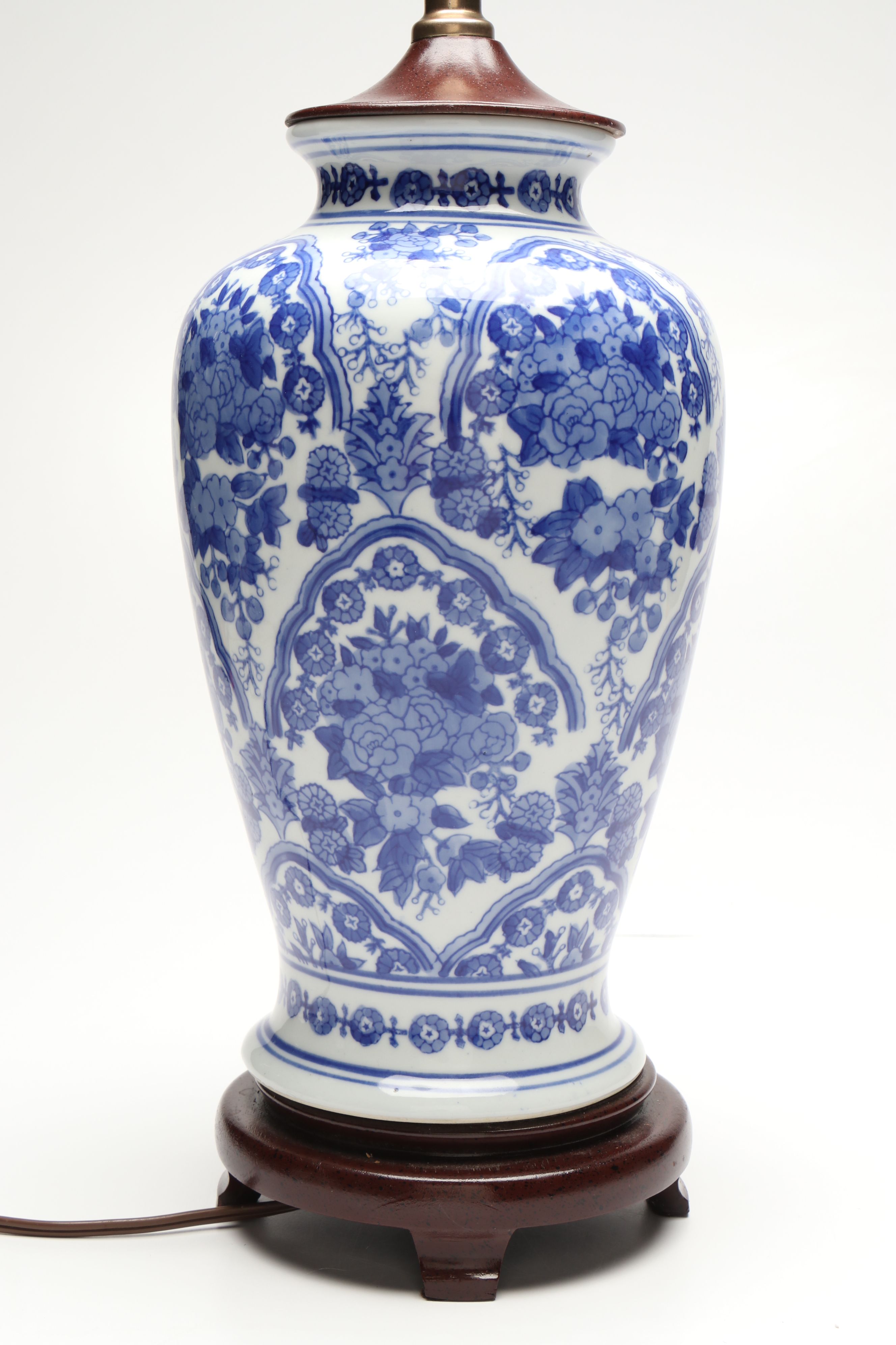 Chinese Style Floral Blue and White Porcelain Table Lamp on Resin Base