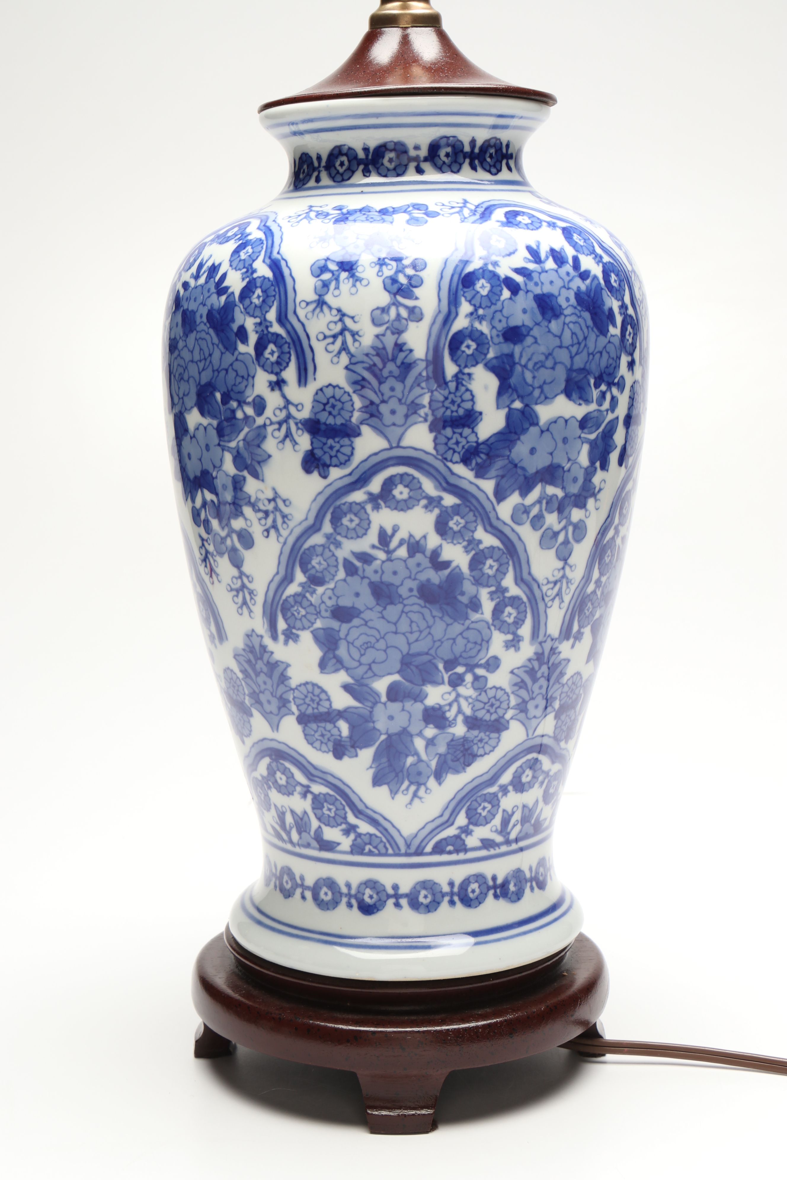 Chinese Style Floral Blue and White Porcelain Table Lamp on Resin Base