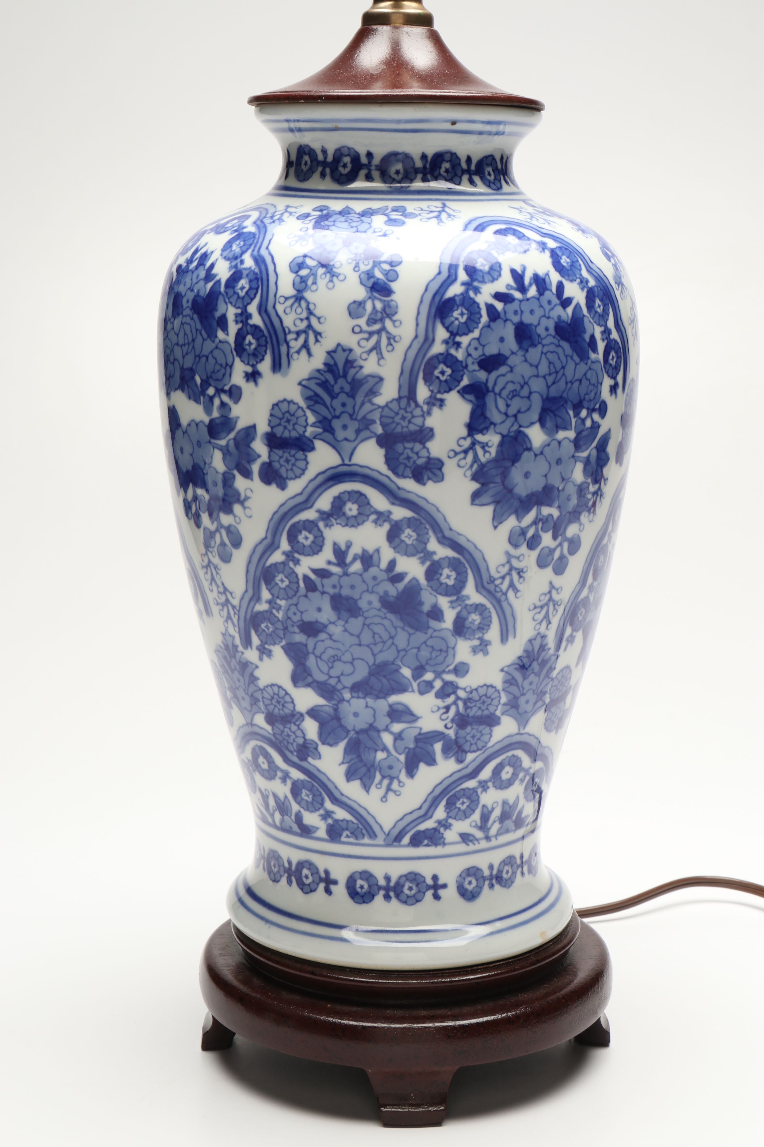 Chinese Style Floral Blue and White Porcelain Table Lamp on Resin Base