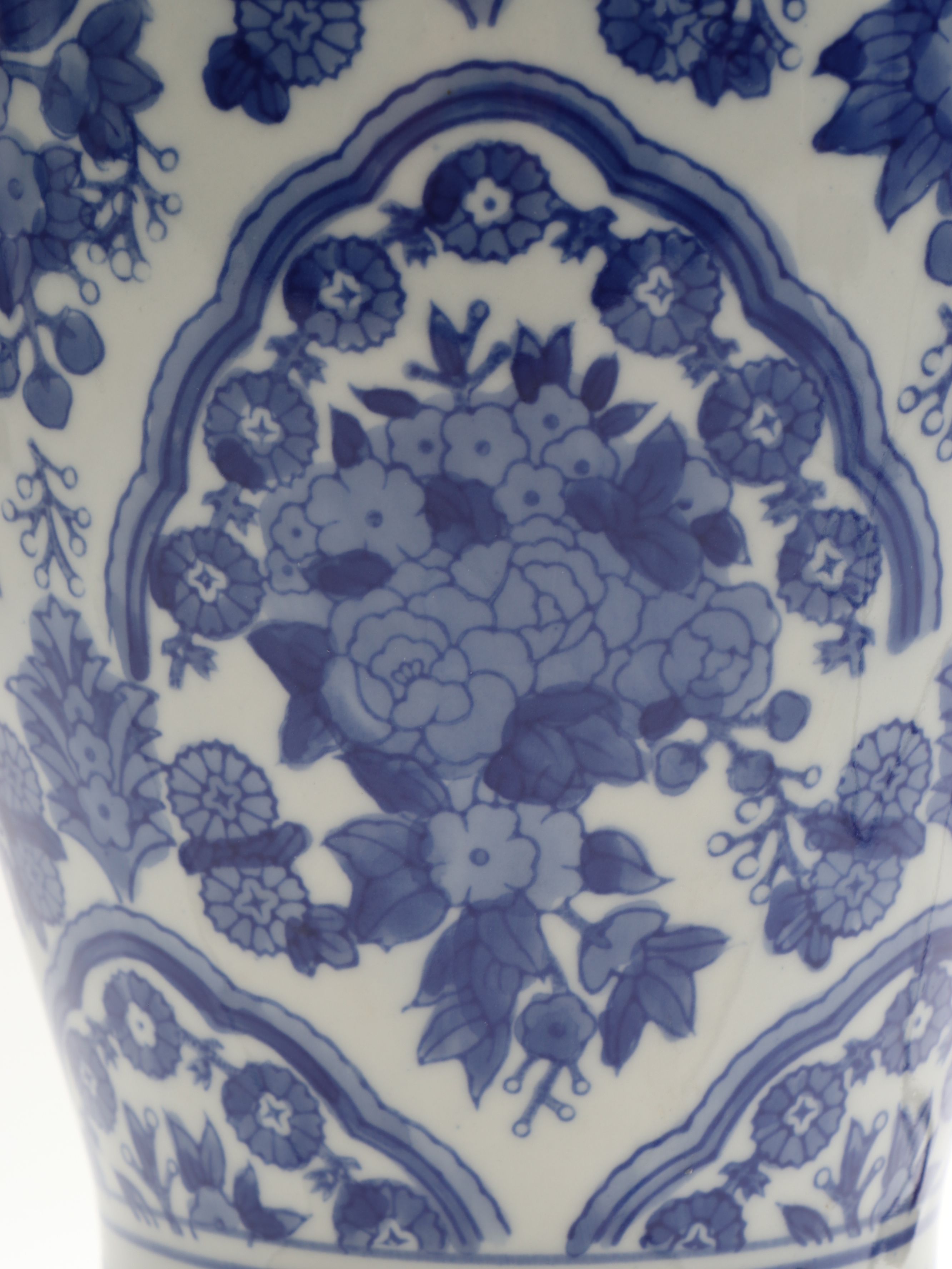 Chinese Style Floral Blue and White Porcelain Table Lamp on Resin Base