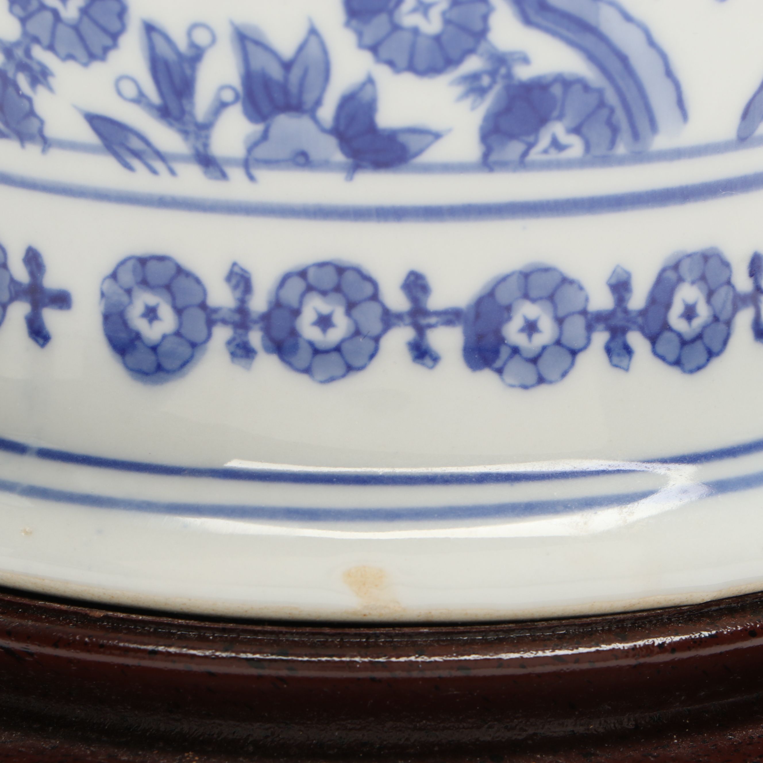 Chinese Style Floral Blue and White Porcelain Table Lamp on Resin Base