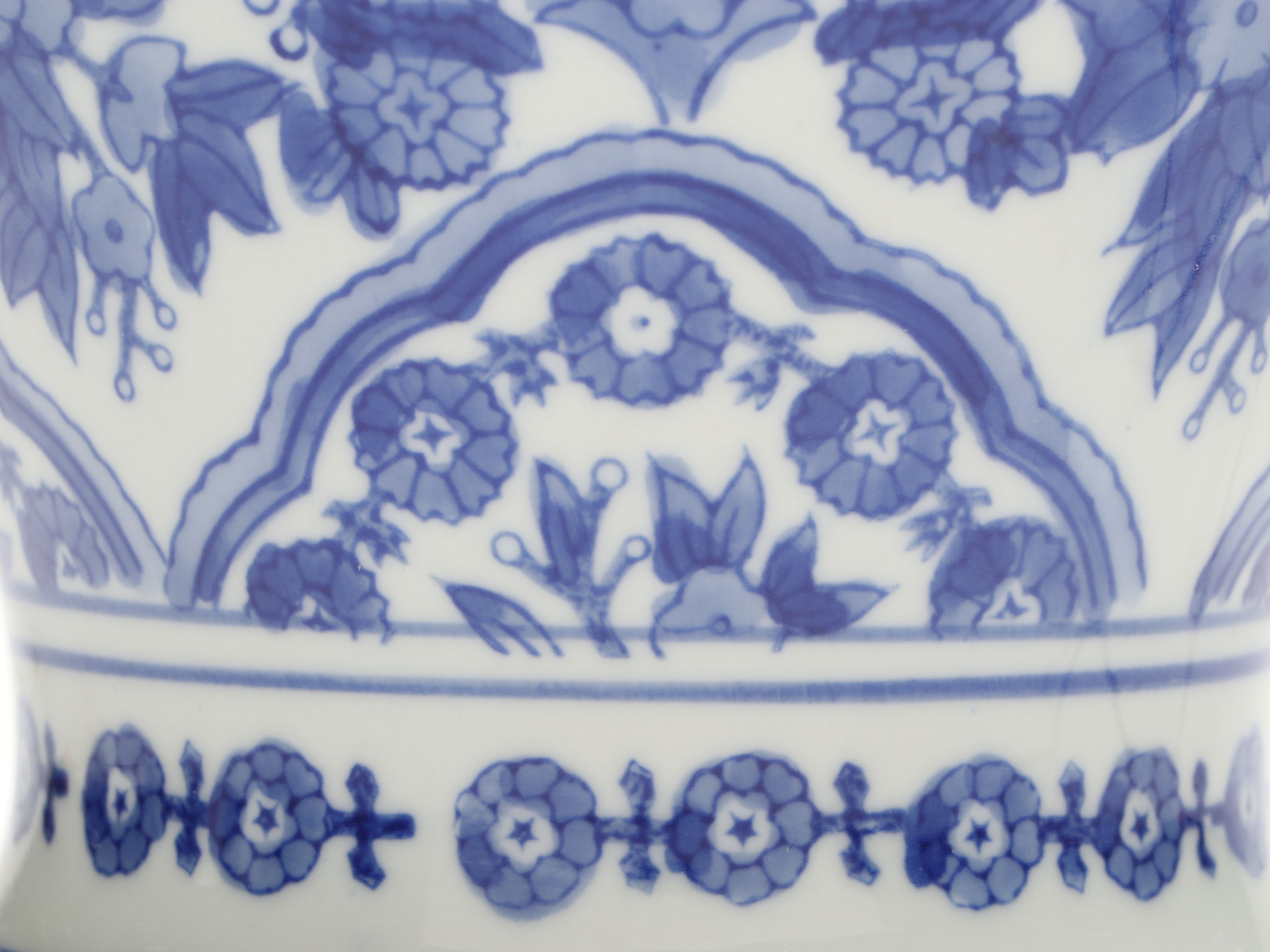 Chinese Style Floral Blue and White Porcelain Table Lamp on Resin Base