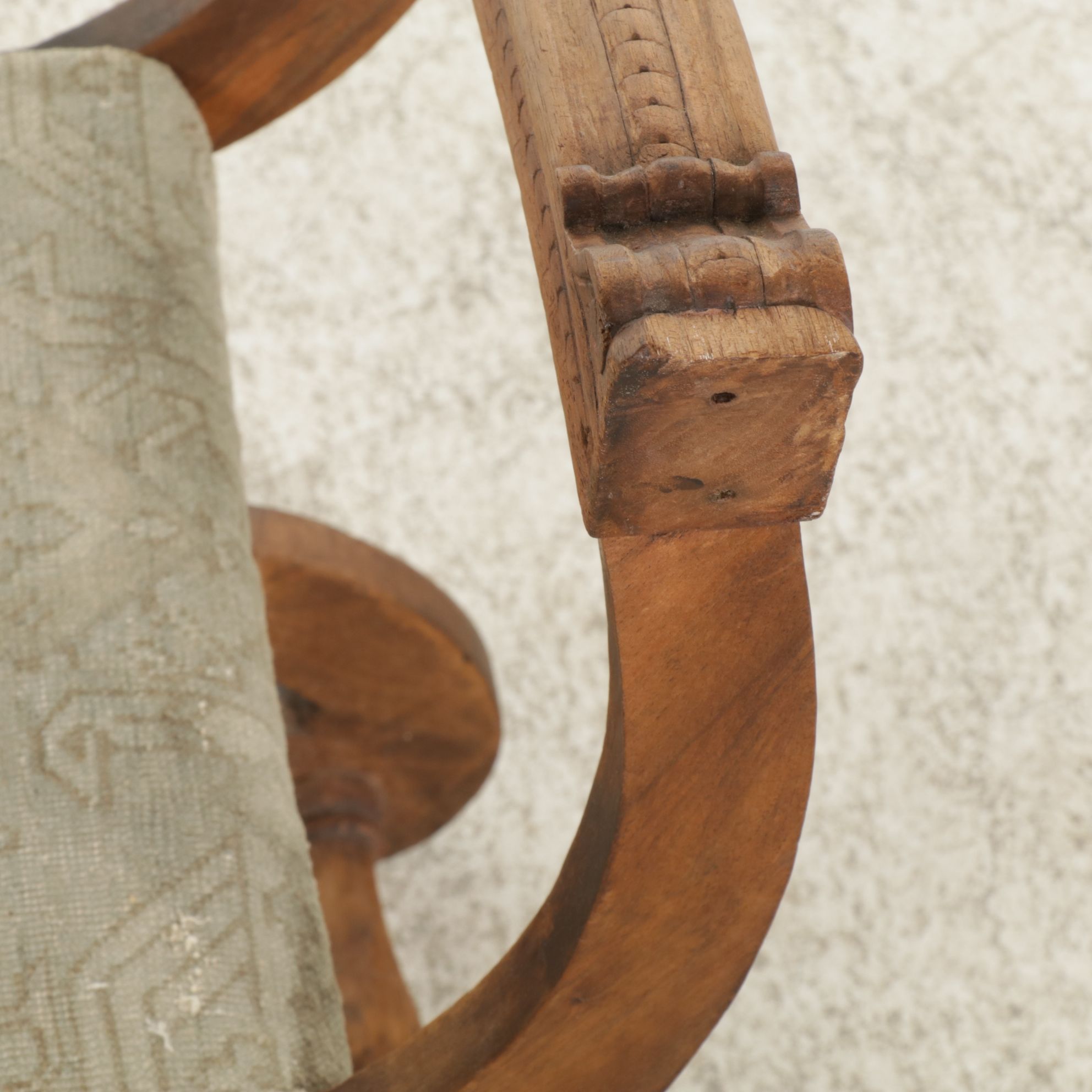 Antique Savonarola Style Chair with Carved Dog's Heads Decorations