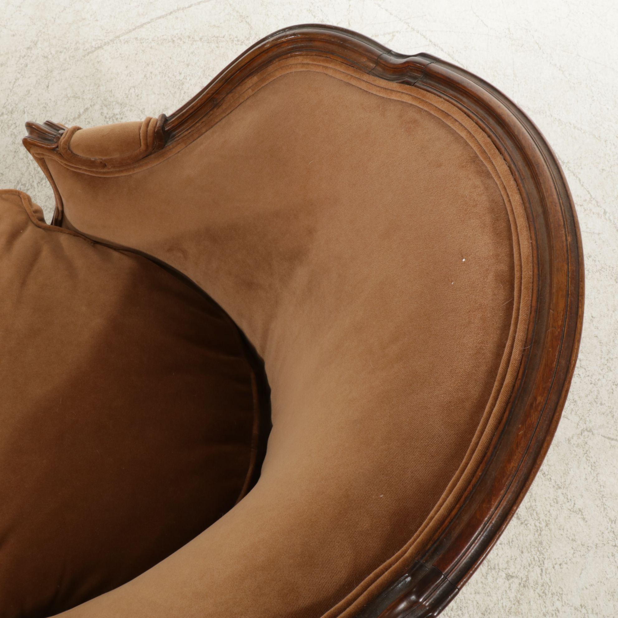 Louis XV Style Carved Walnut Chaise, Late 19th to Early 20th Century