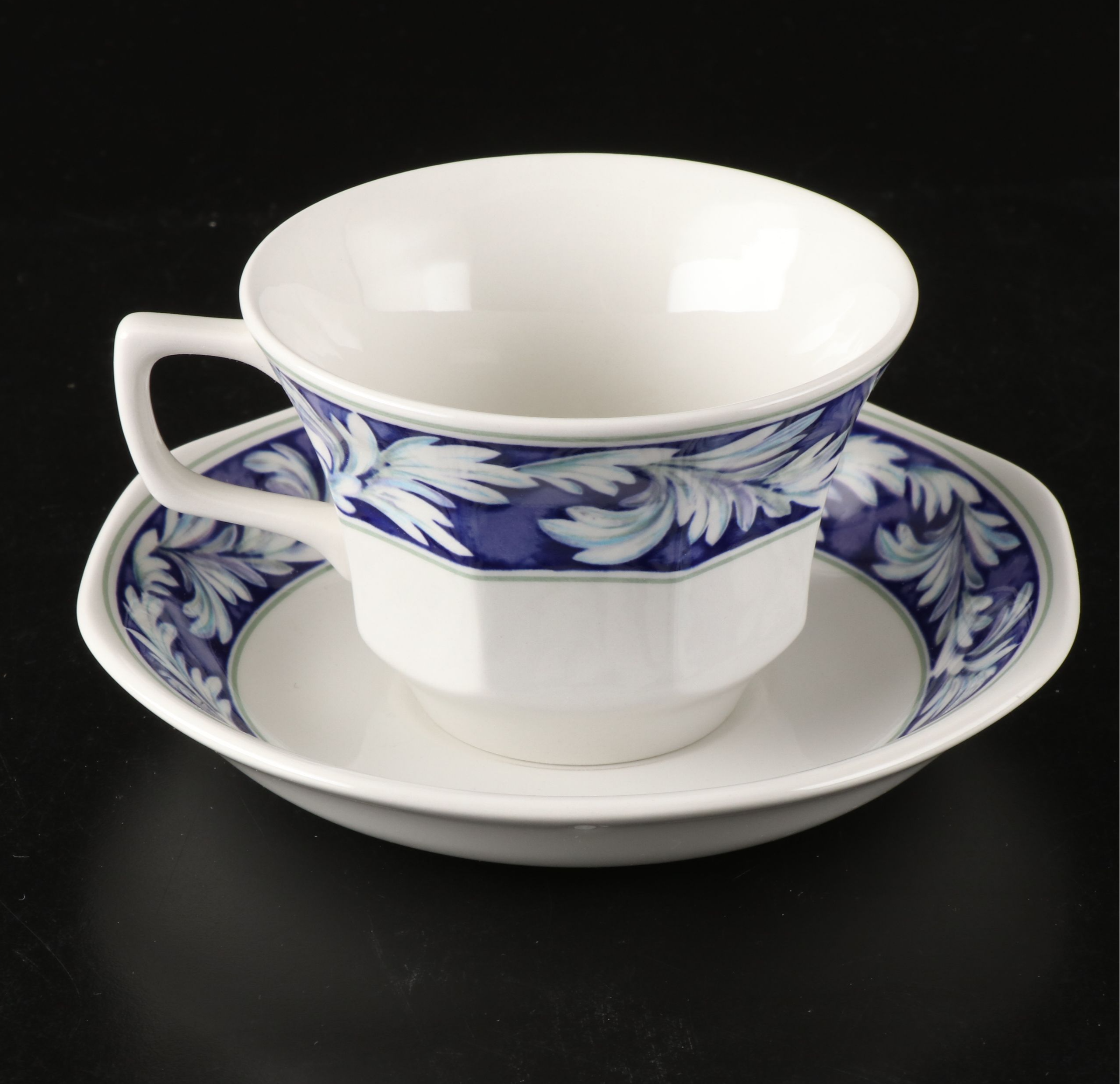 Wedgwood "Laurel" Bone China Dinnerware, 1992-1995