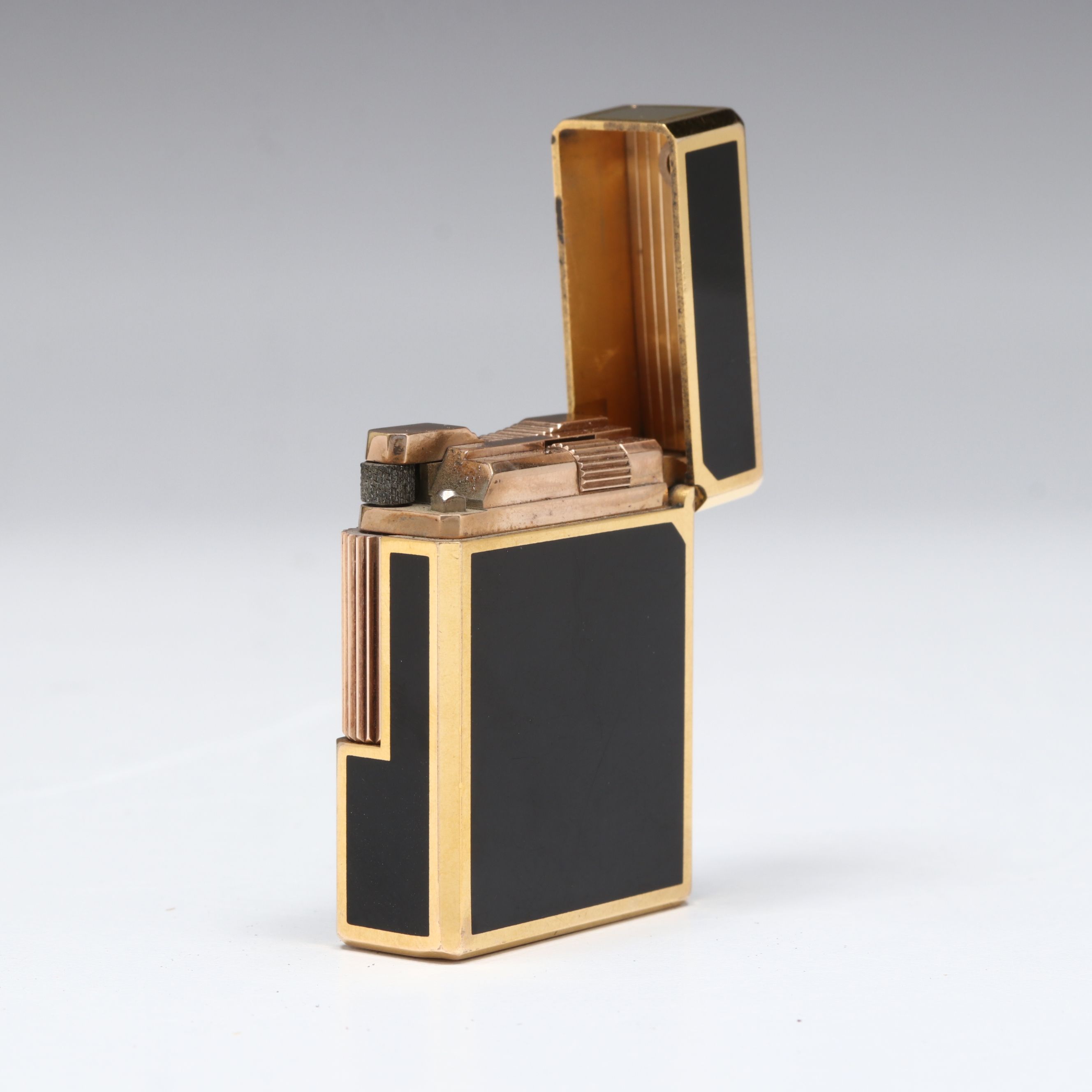 S.T. Dupont Chinese Lacquer Lighter