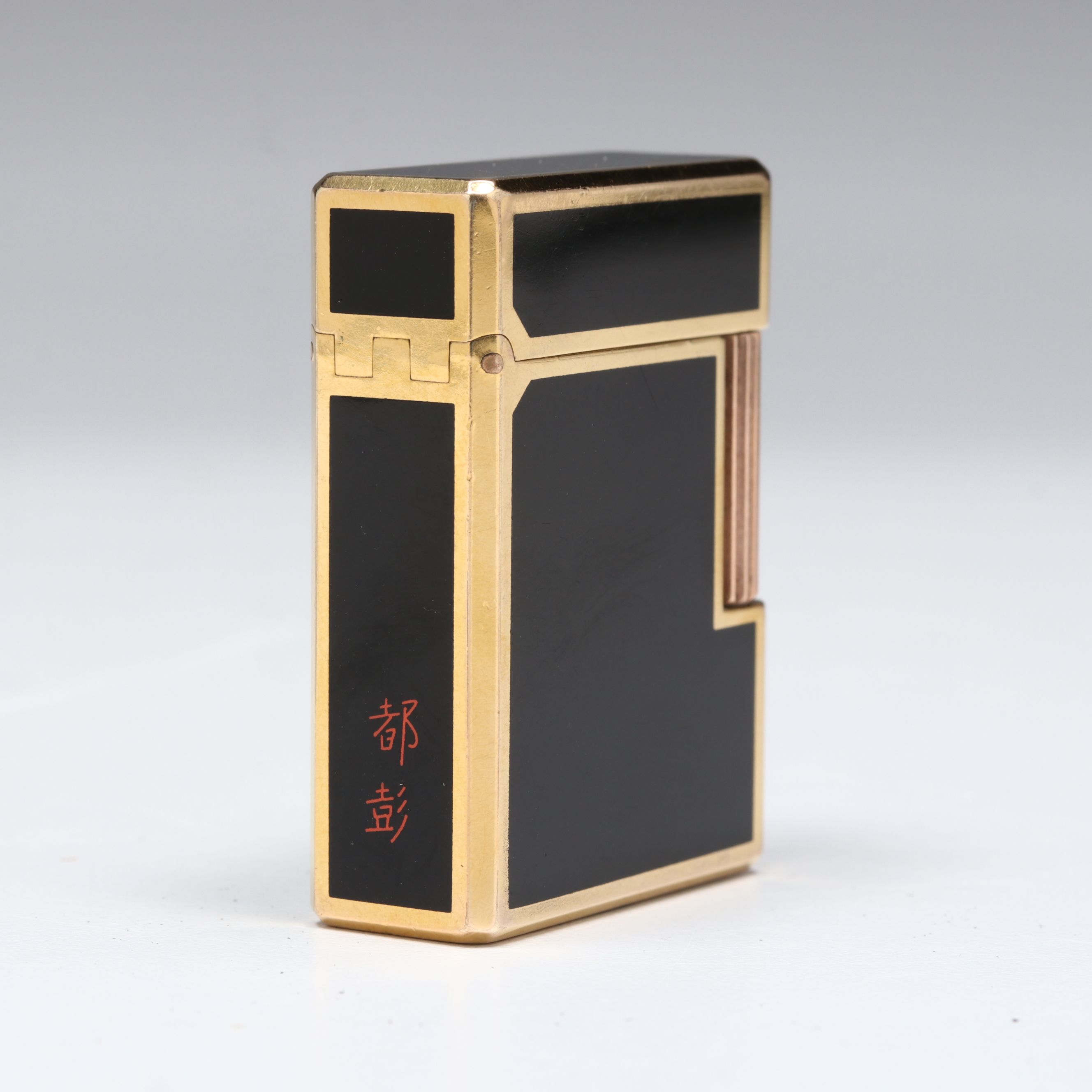 S.T. Dupont Chinese Lacquer Lighter