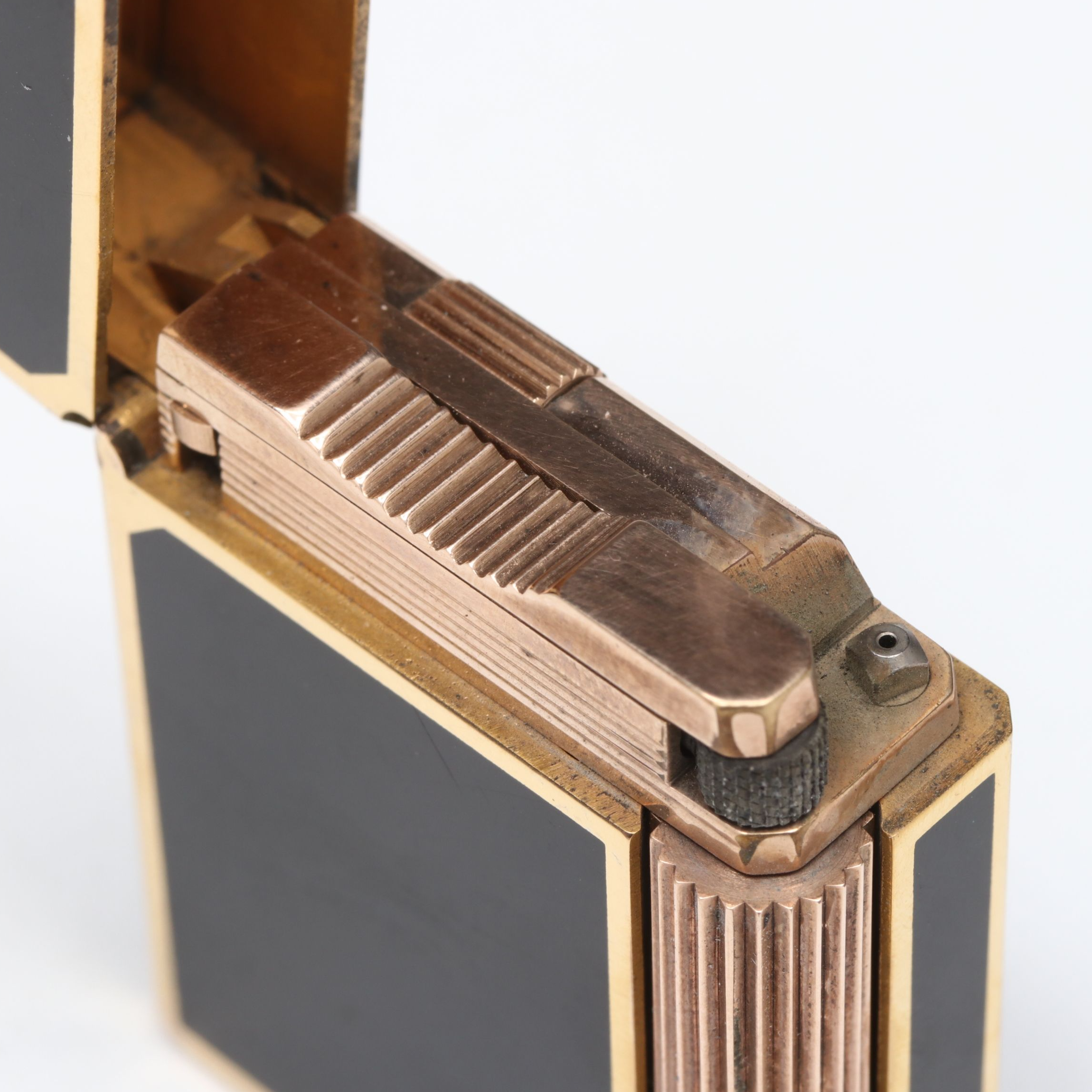 S.T. Dupont Chinese Lacquer Lighter