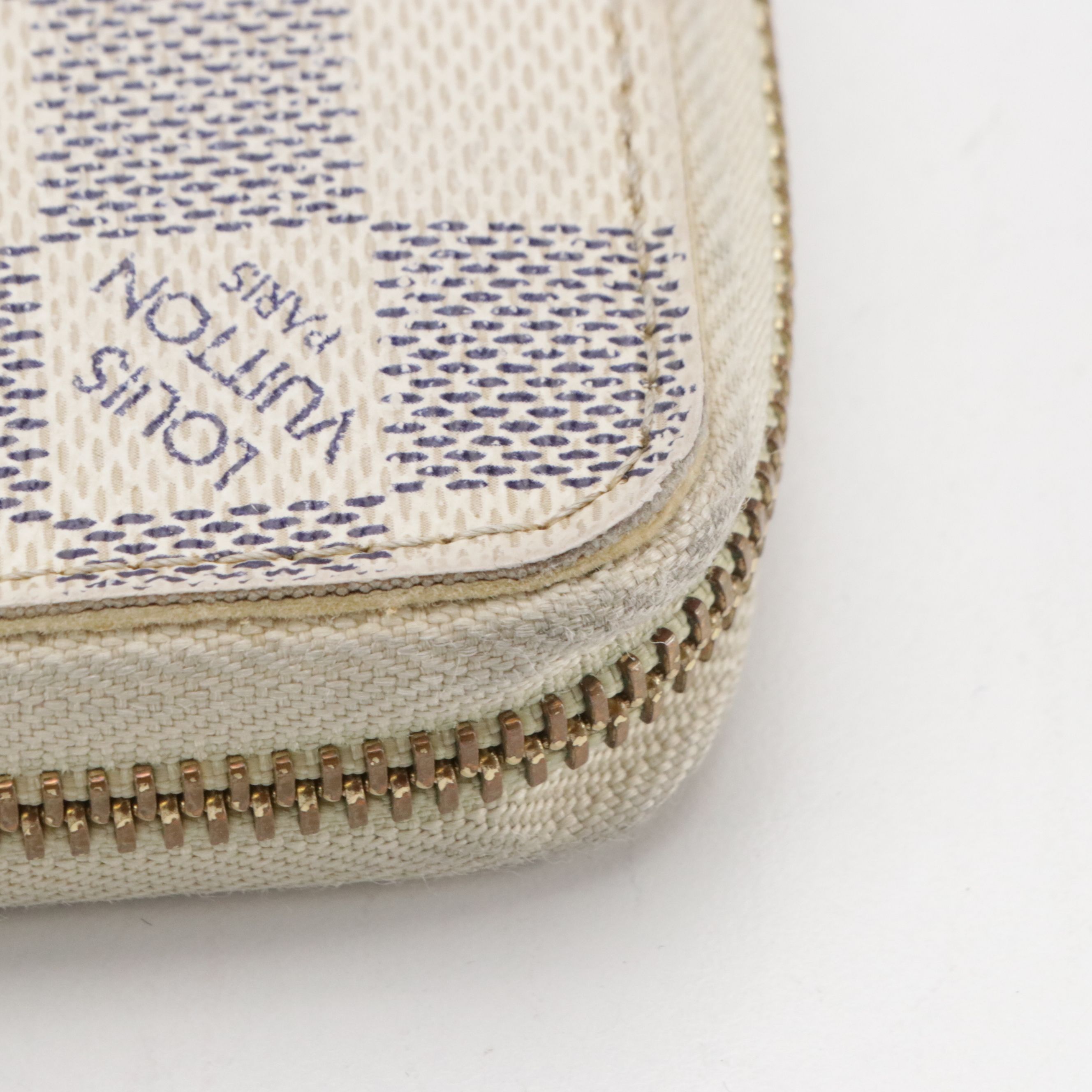 Louis Vuitton Zippy Wallet in Damier Azur Canvas