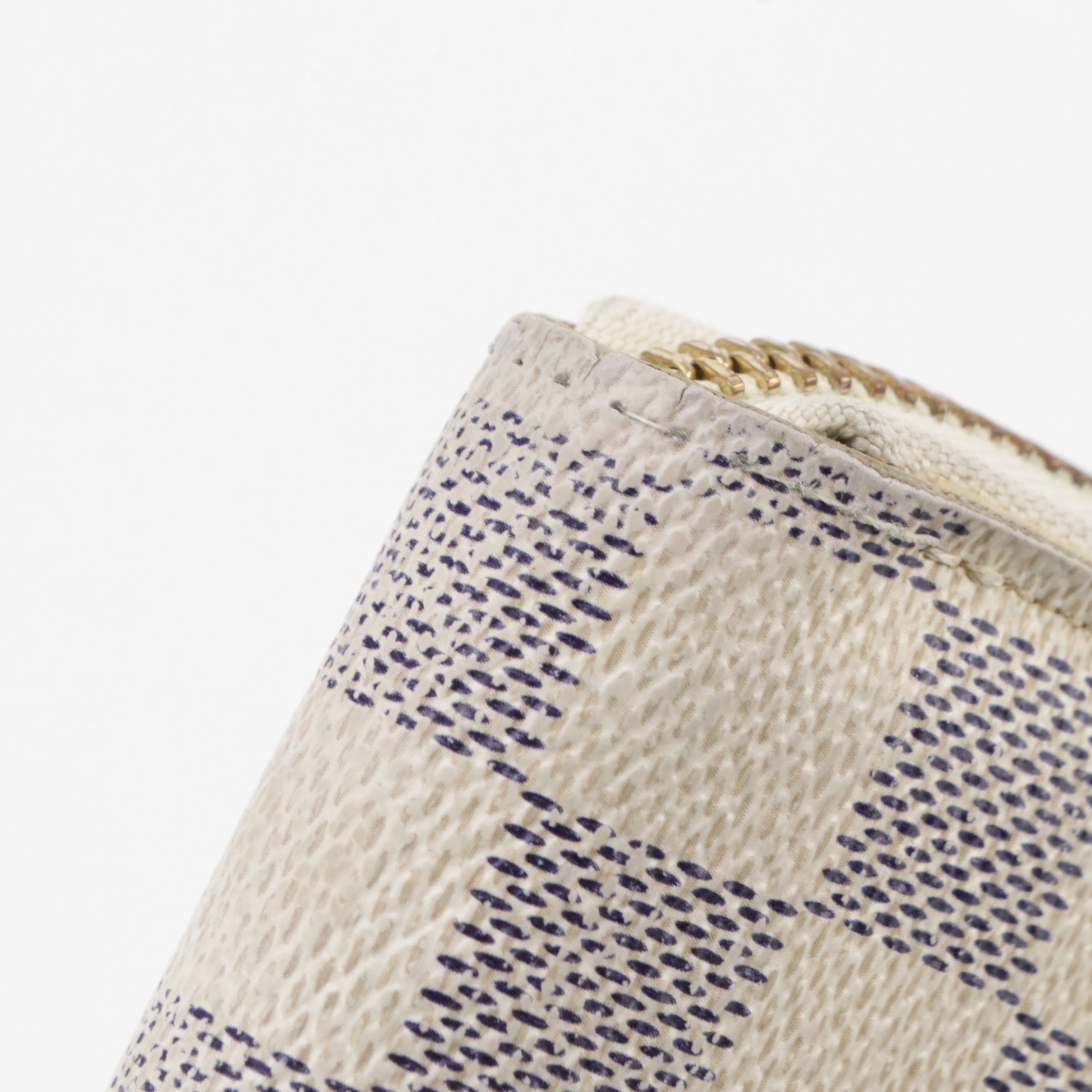 Louis Vuitton Zippy Wallet in Damier Azur Canvas