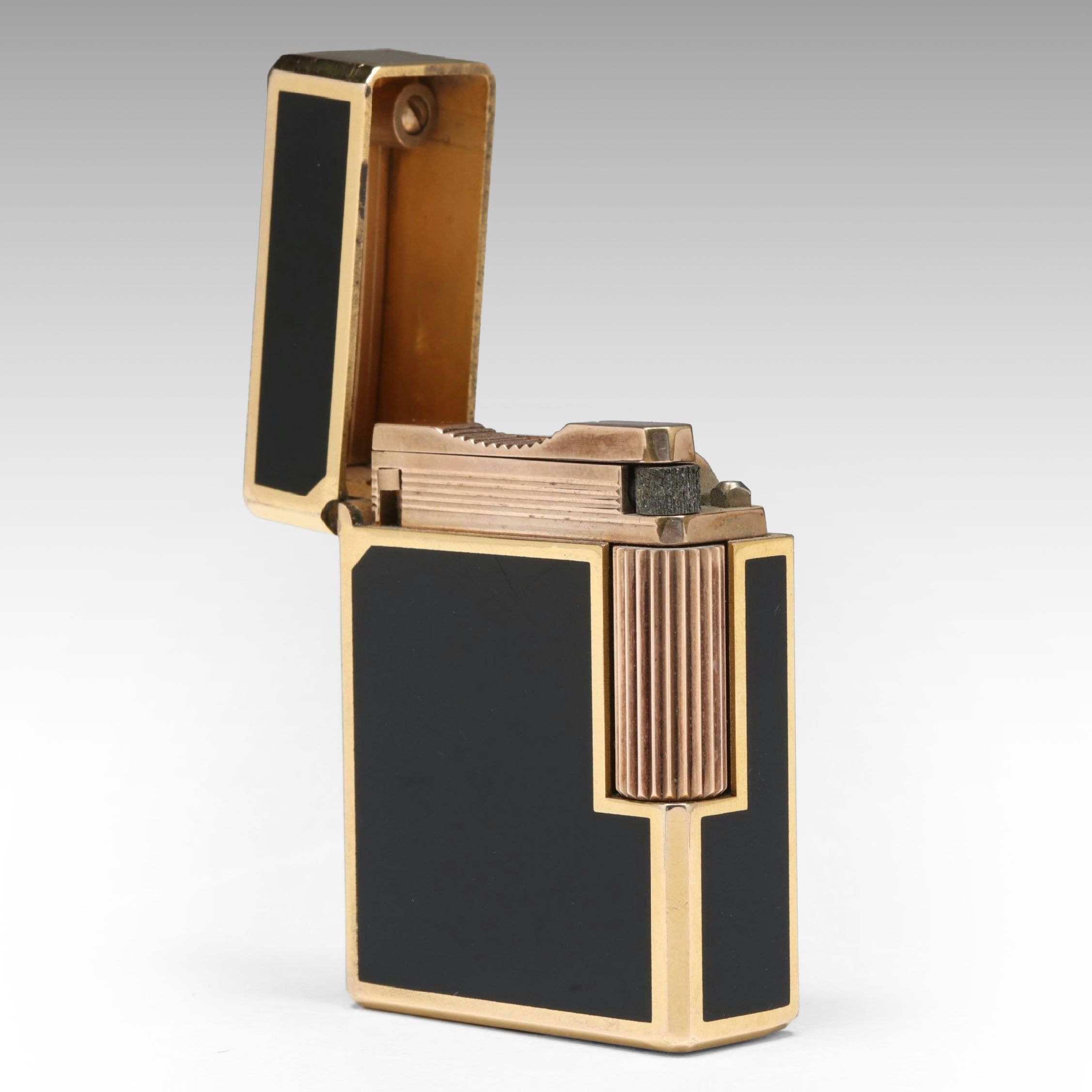 S.T. Dupont Chinese Lacquer Lighter