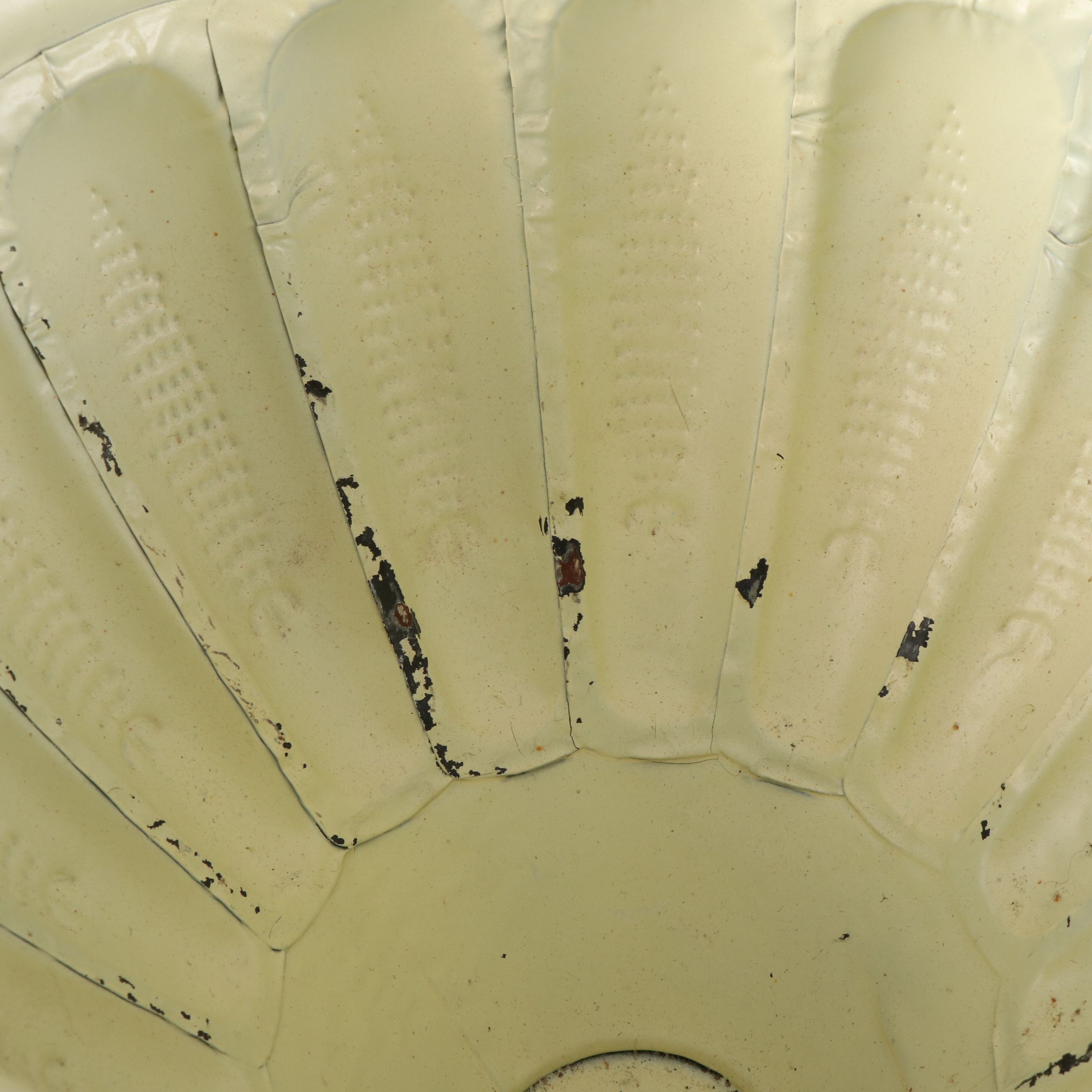 White Finish Neoclassical Style Metal Jardinière