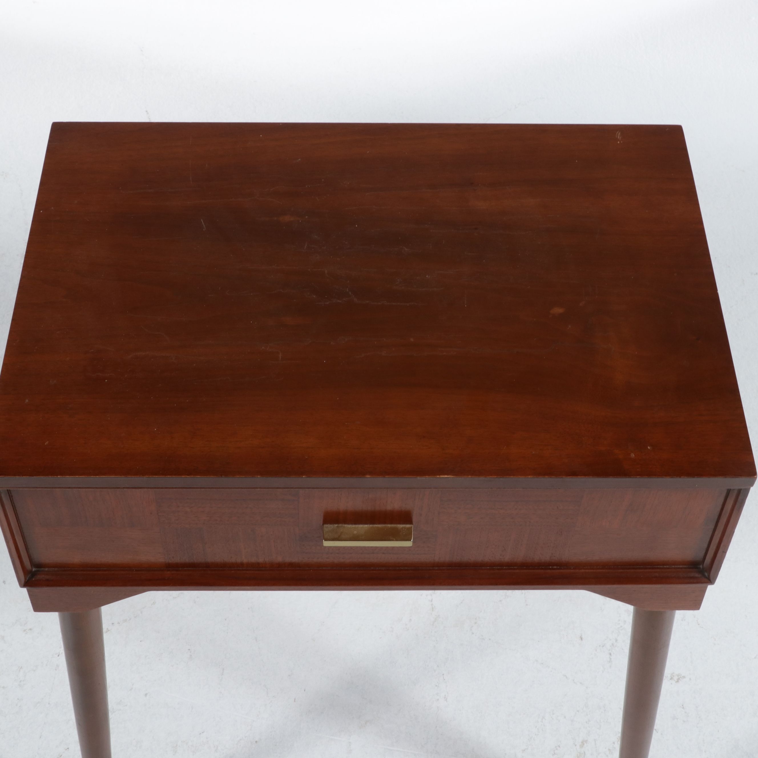 Vintage Universal "Deluxe" Sewing Machine in Table