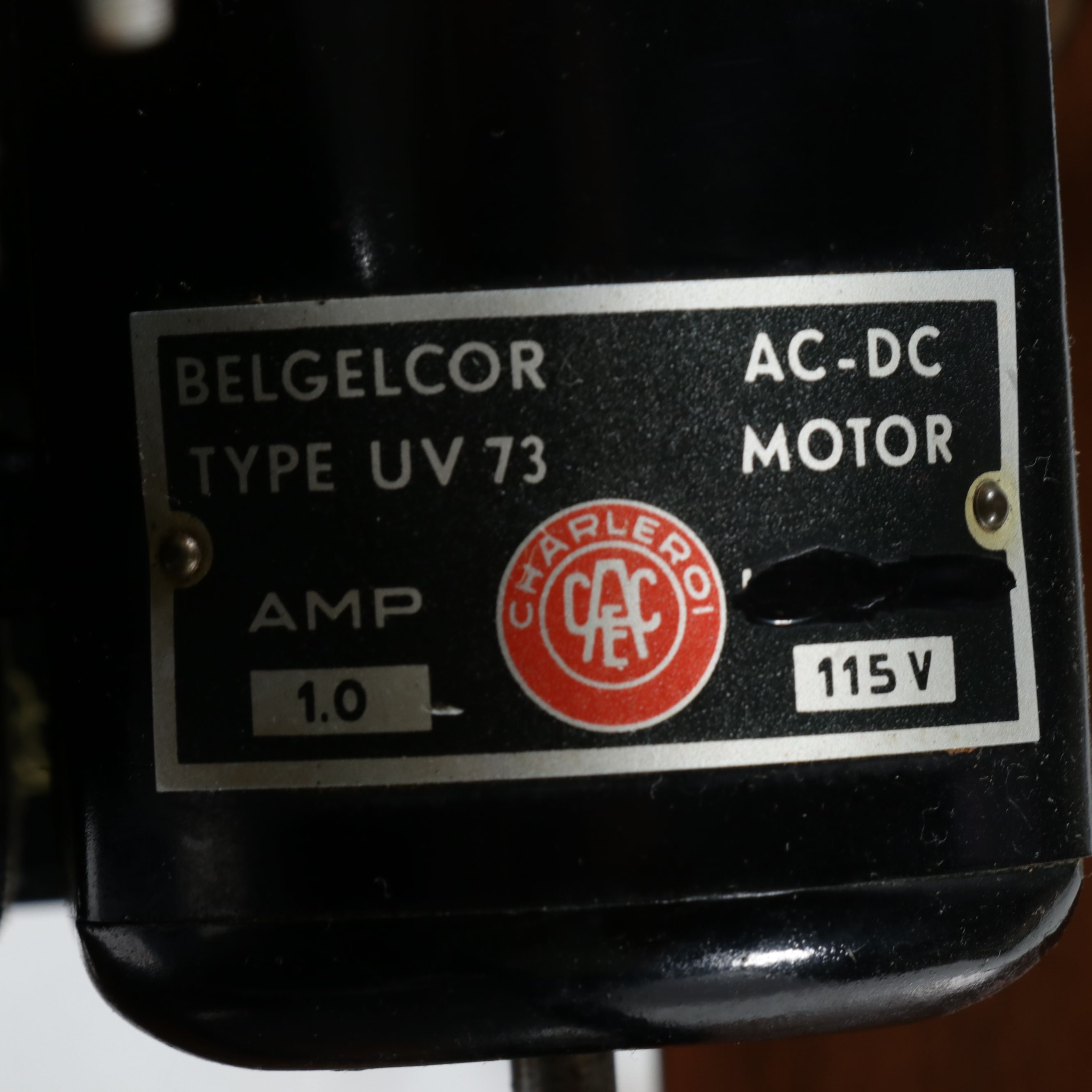 Vintage Universal "Deluxe" Sewing Machine in Table