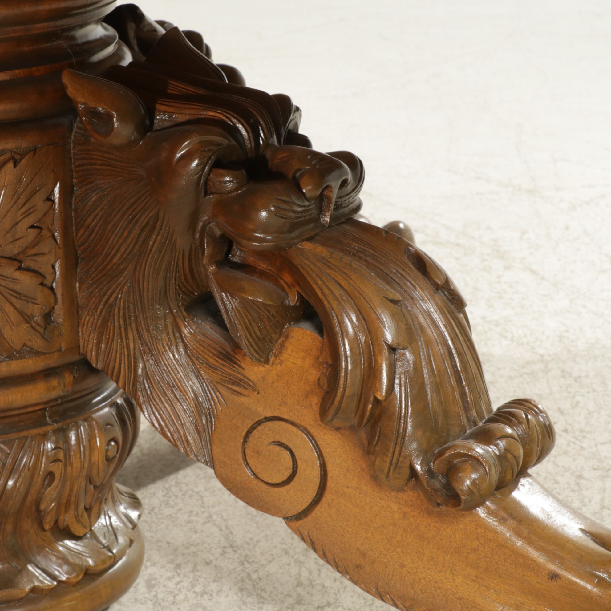 Victorian Carved Mahogany Banquet Table with Lion's Head Legs and Paw Feet