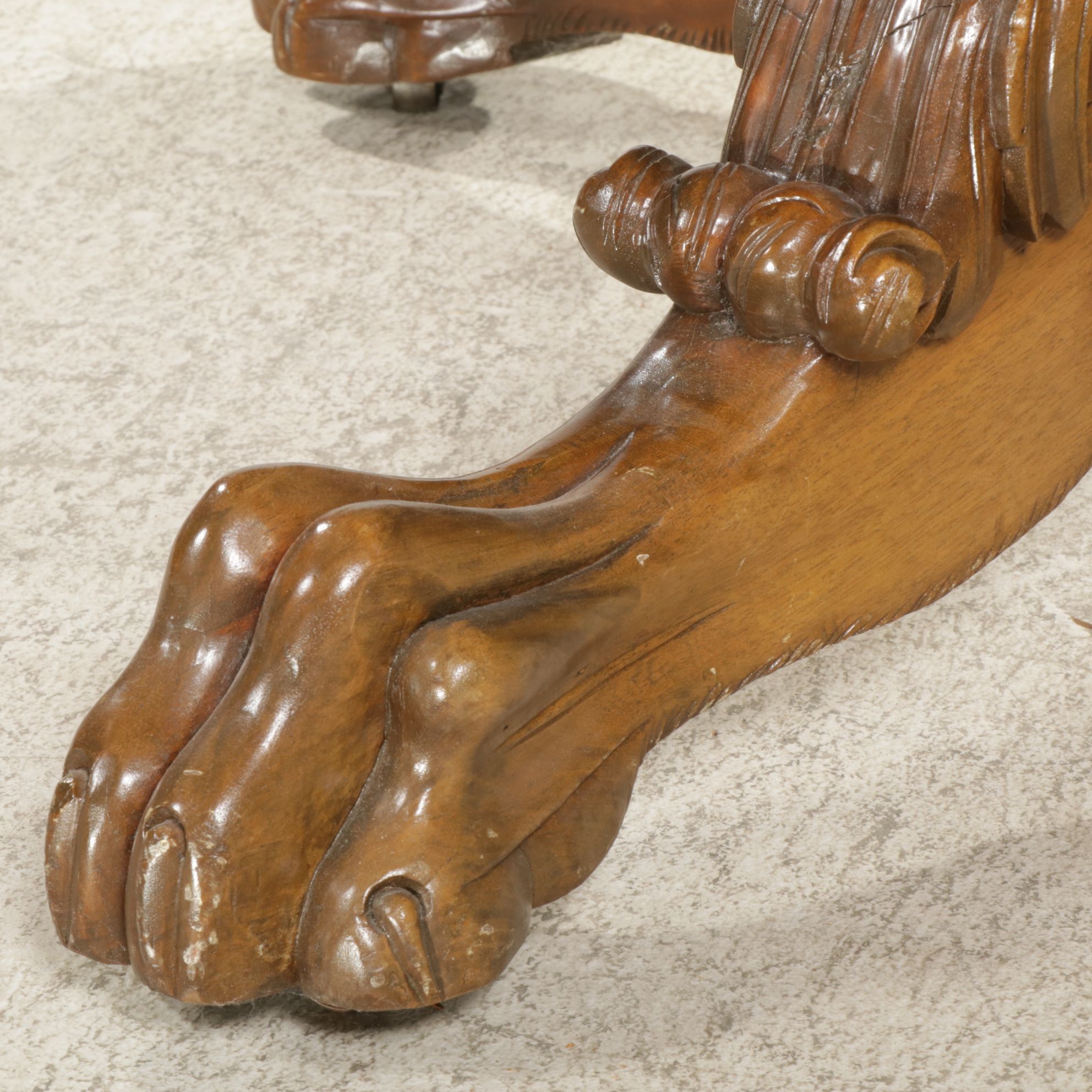 Victorian Carved Mahogany Banquet Table with Lion's Head Legs and Paw Feet