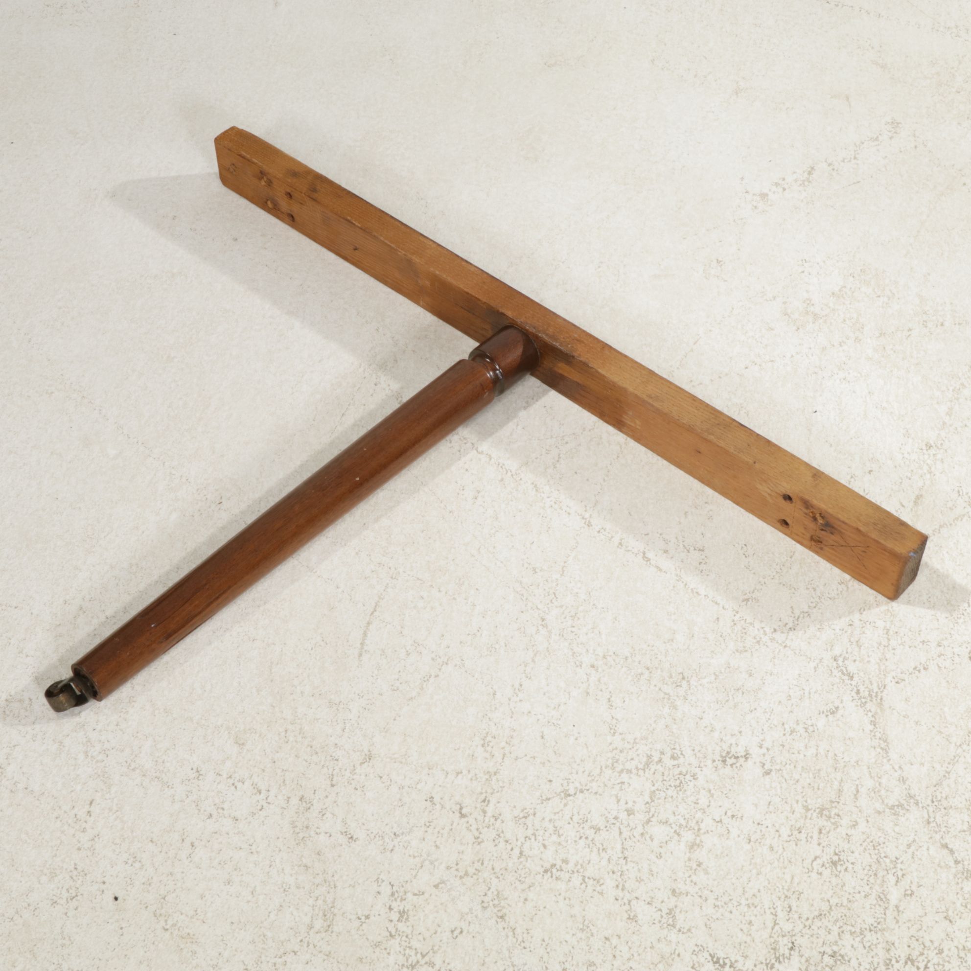 Victorian Carved Mahogany Banquet Table with Lion's Head Legs and Paw Feet