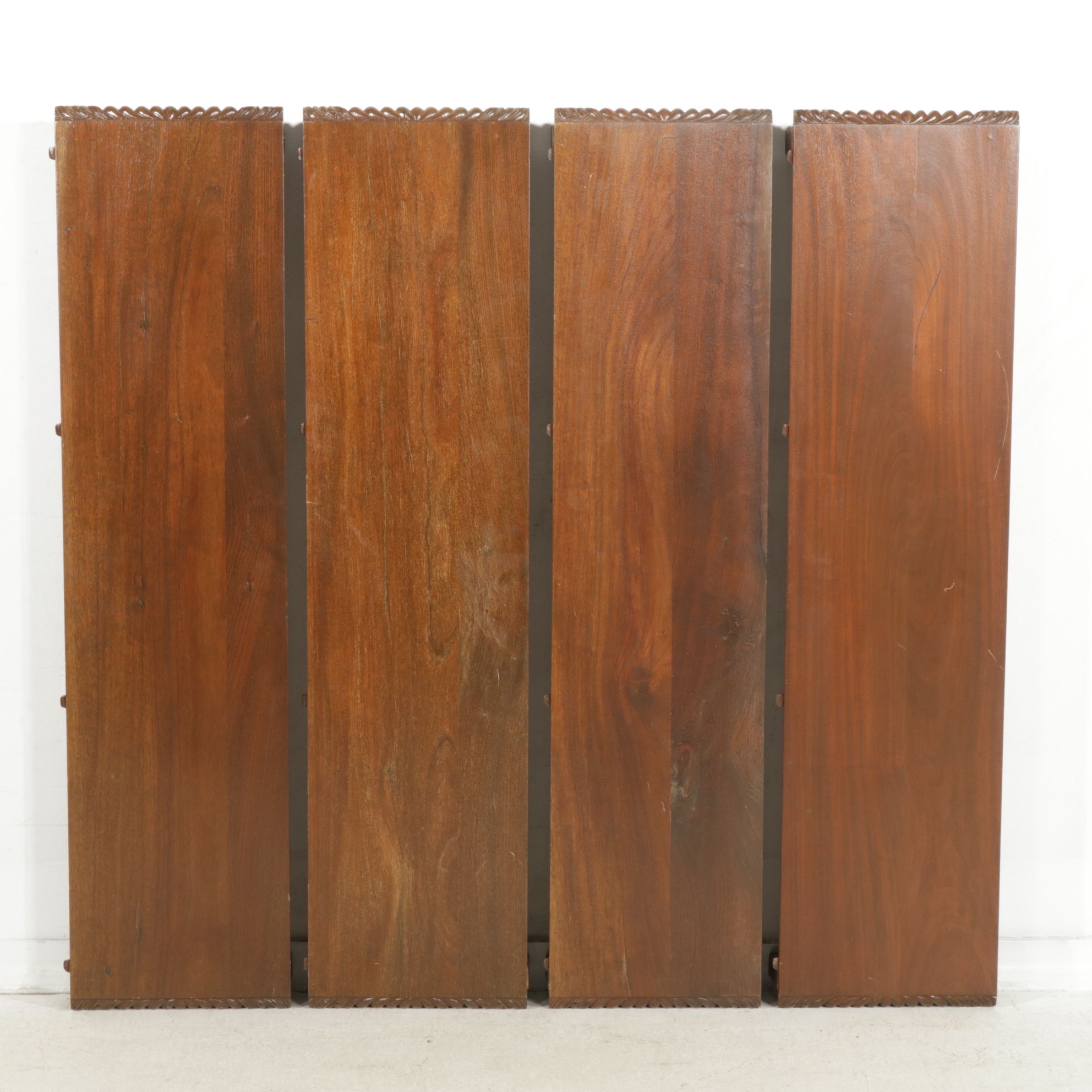 Victorian Carved Mahogany Banquet Table with Lion's Head Legs and Paw Feet