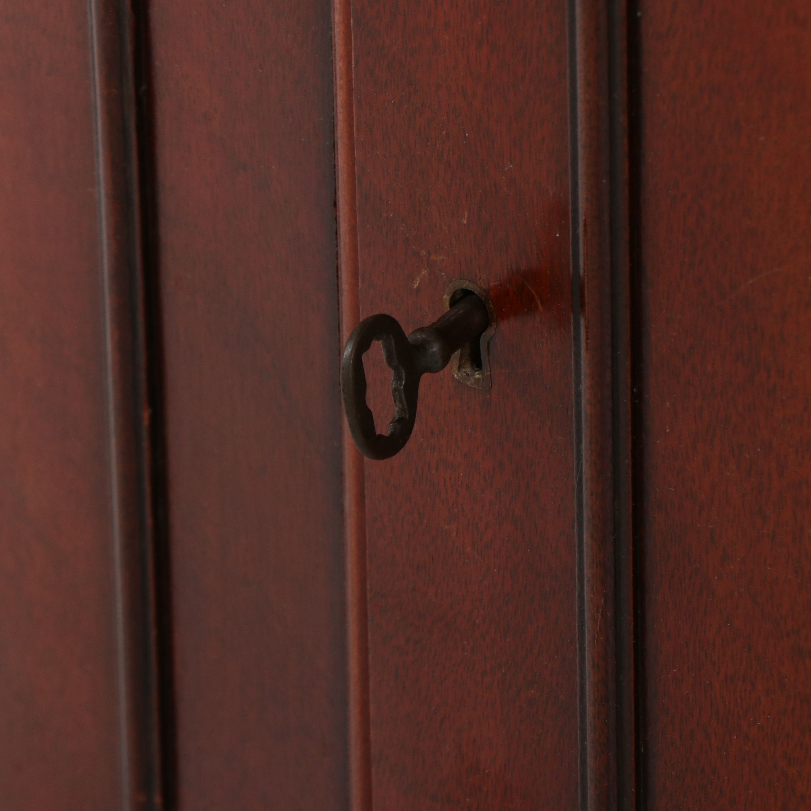 Georgian Style Mahogany Bowfront Corner China Cabinet, Mid to Late 20th Century