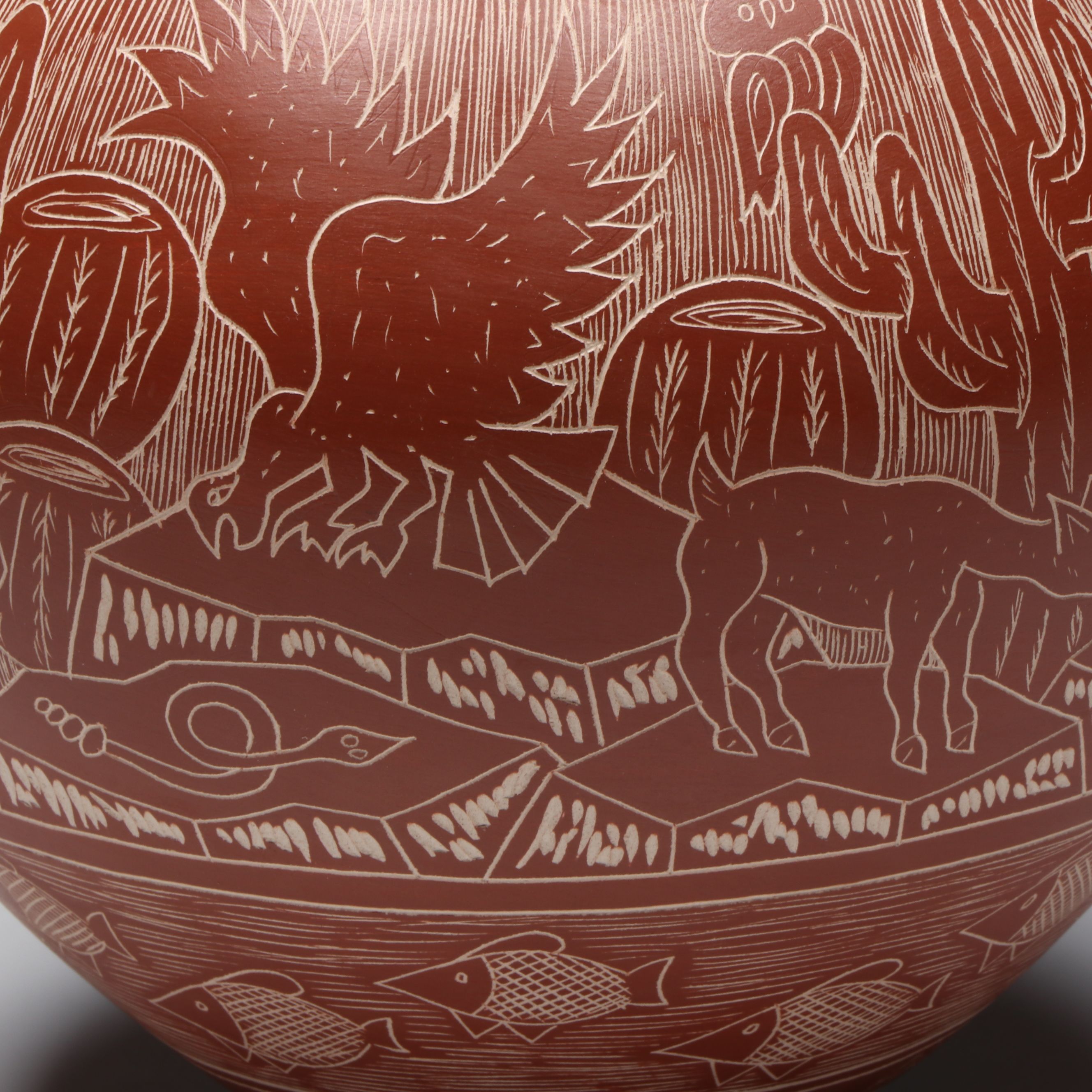 Hilario Quezada Sr. Mata Ortiz Pueblo Sgraffito Pottery Vase with Animals