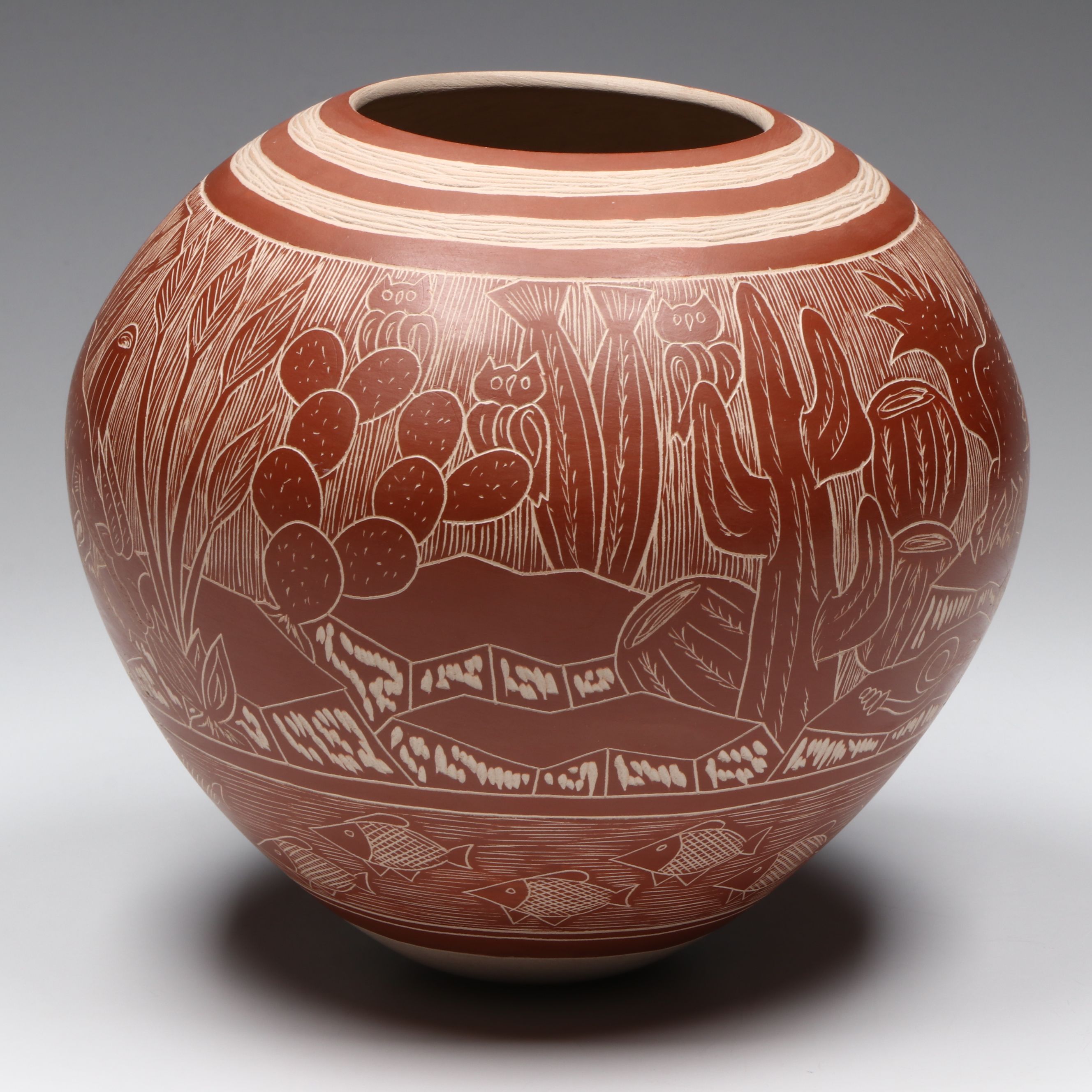 Hilario Quezada Sr. Mata Ortiz Pueblo Sgraffito Pottery Vase with Animals