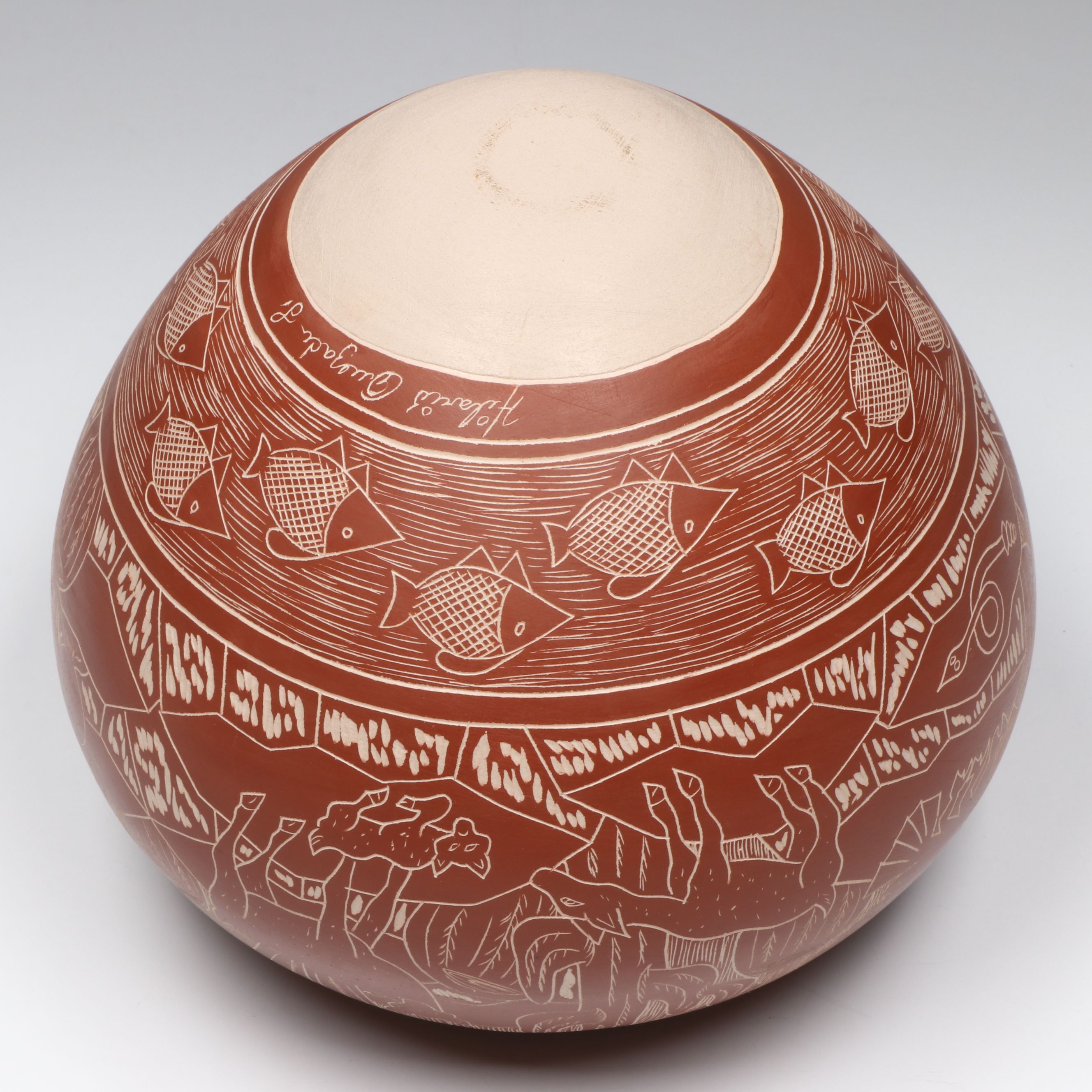 Hilario Quezada Sr. Mata Ortiz Pueblo Sgraffito Pottery Vase with Animals