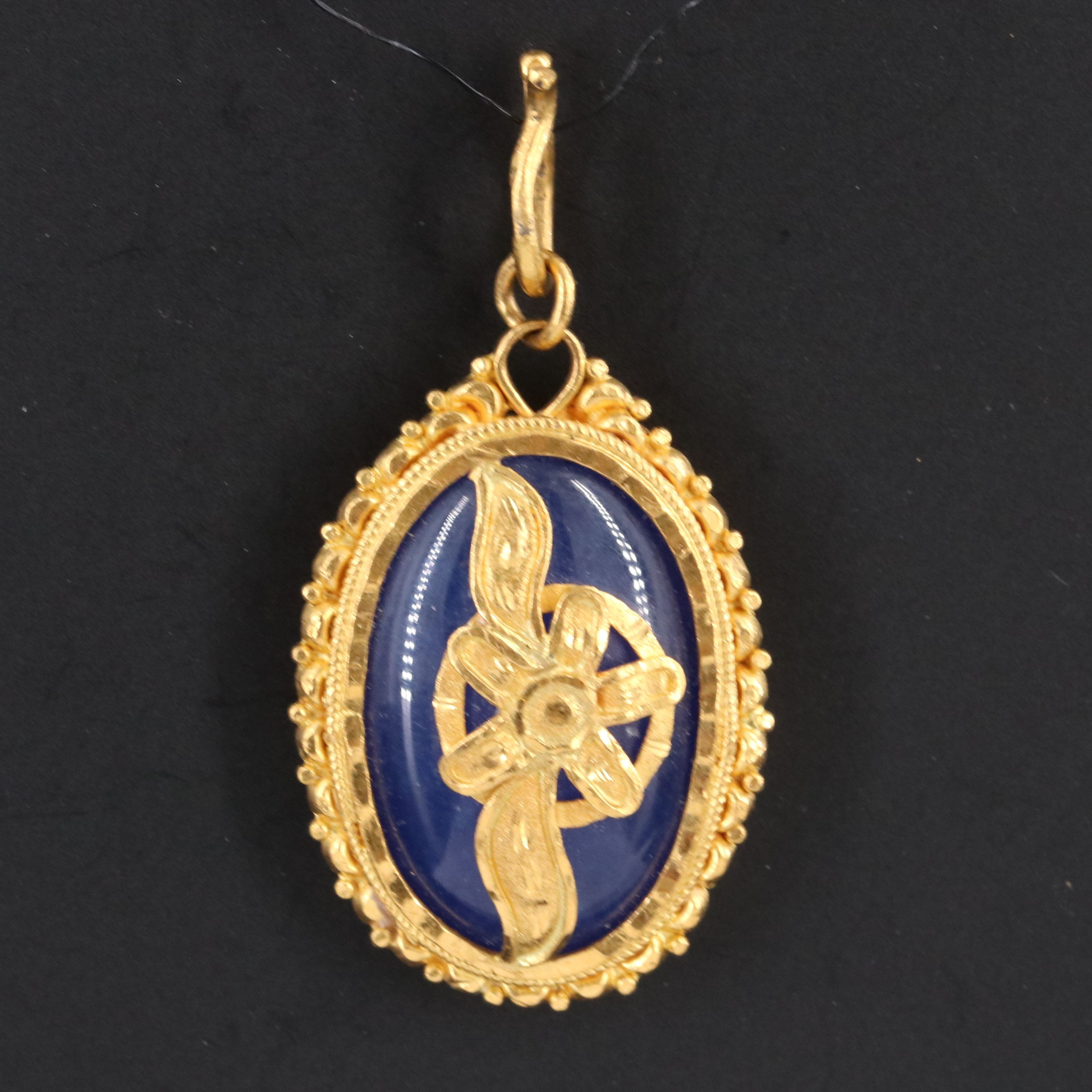 24K Gold Quartzite Floral Pendant