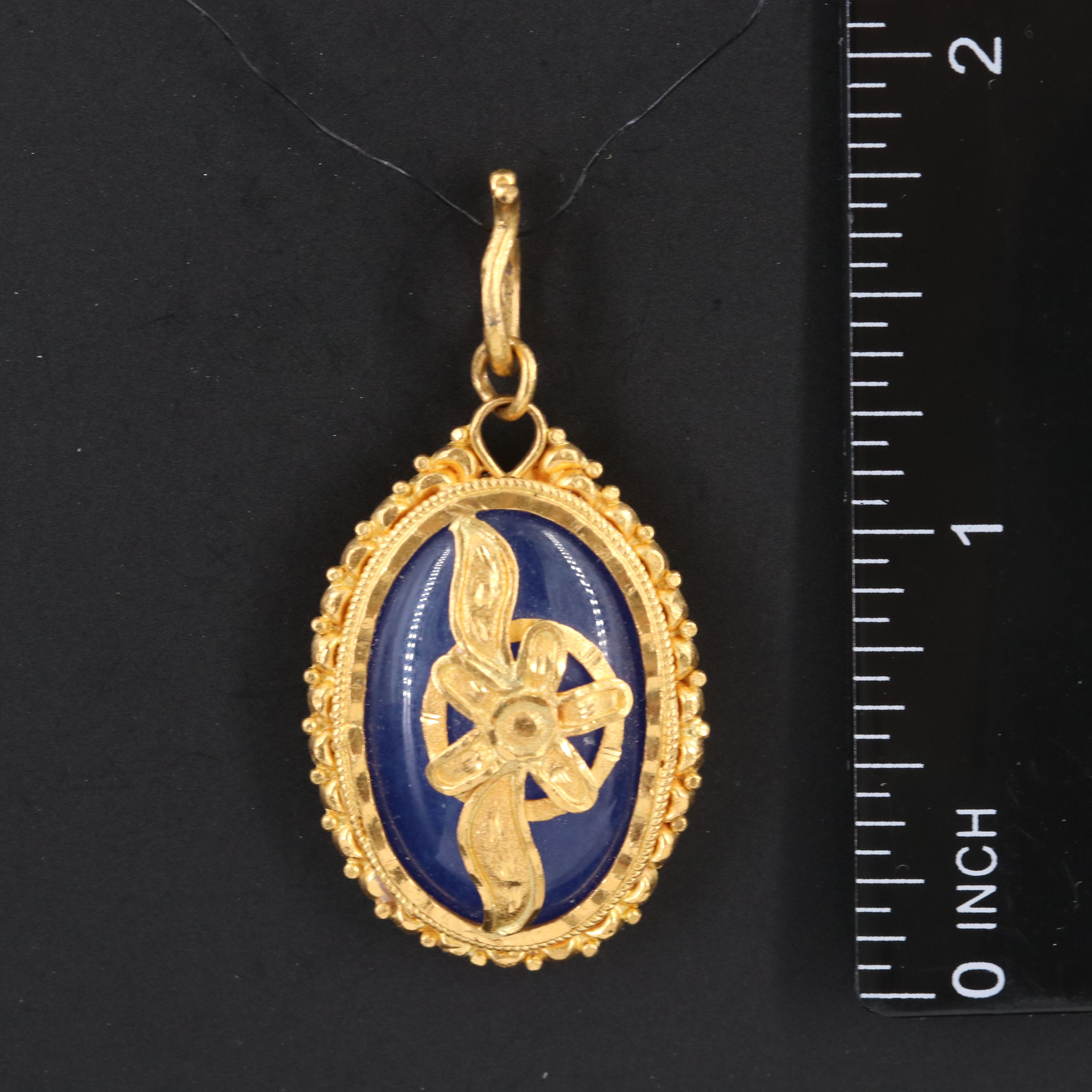 24K Gold Quartzite Floral Pendant
