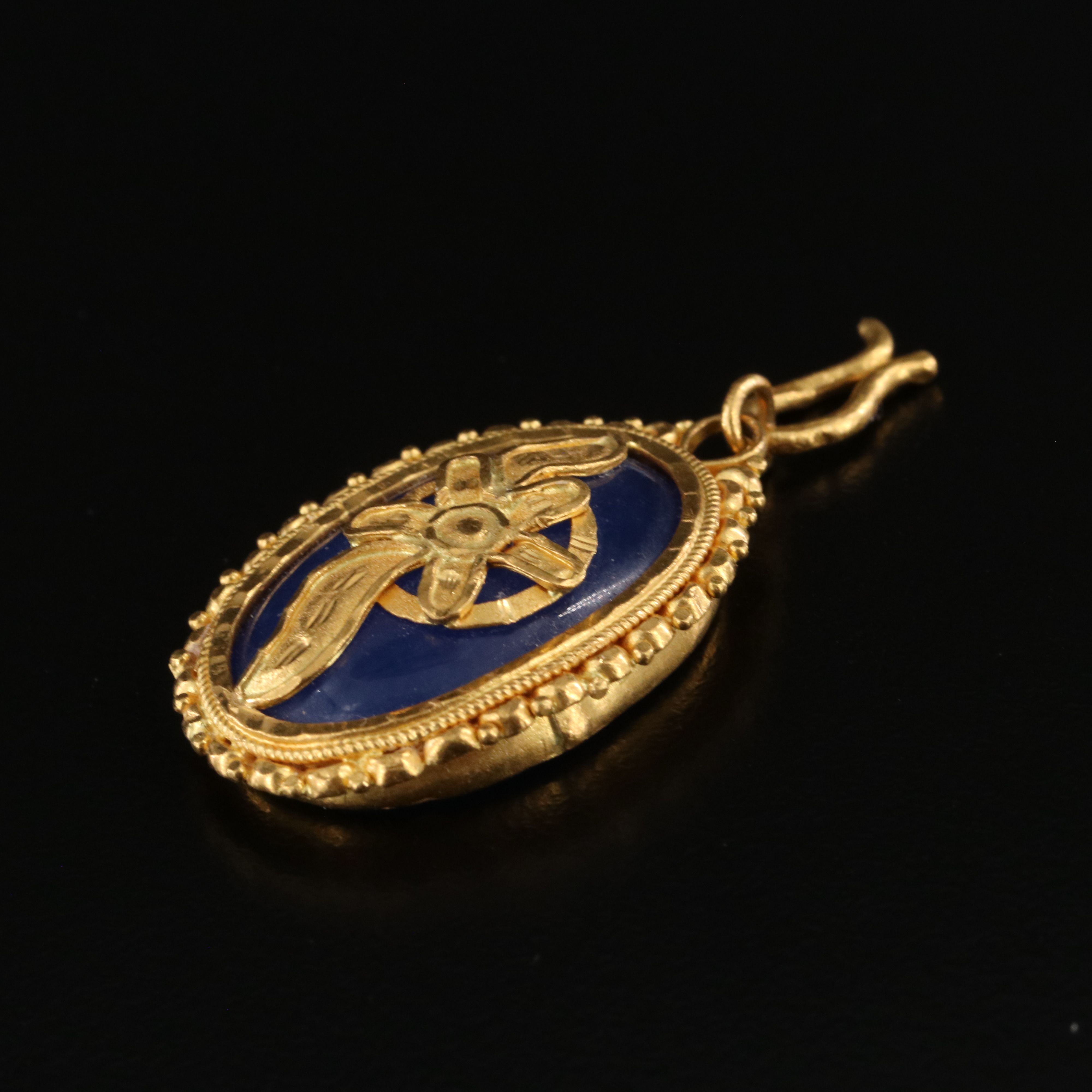 24K Gold Quartzite Floral Pendant