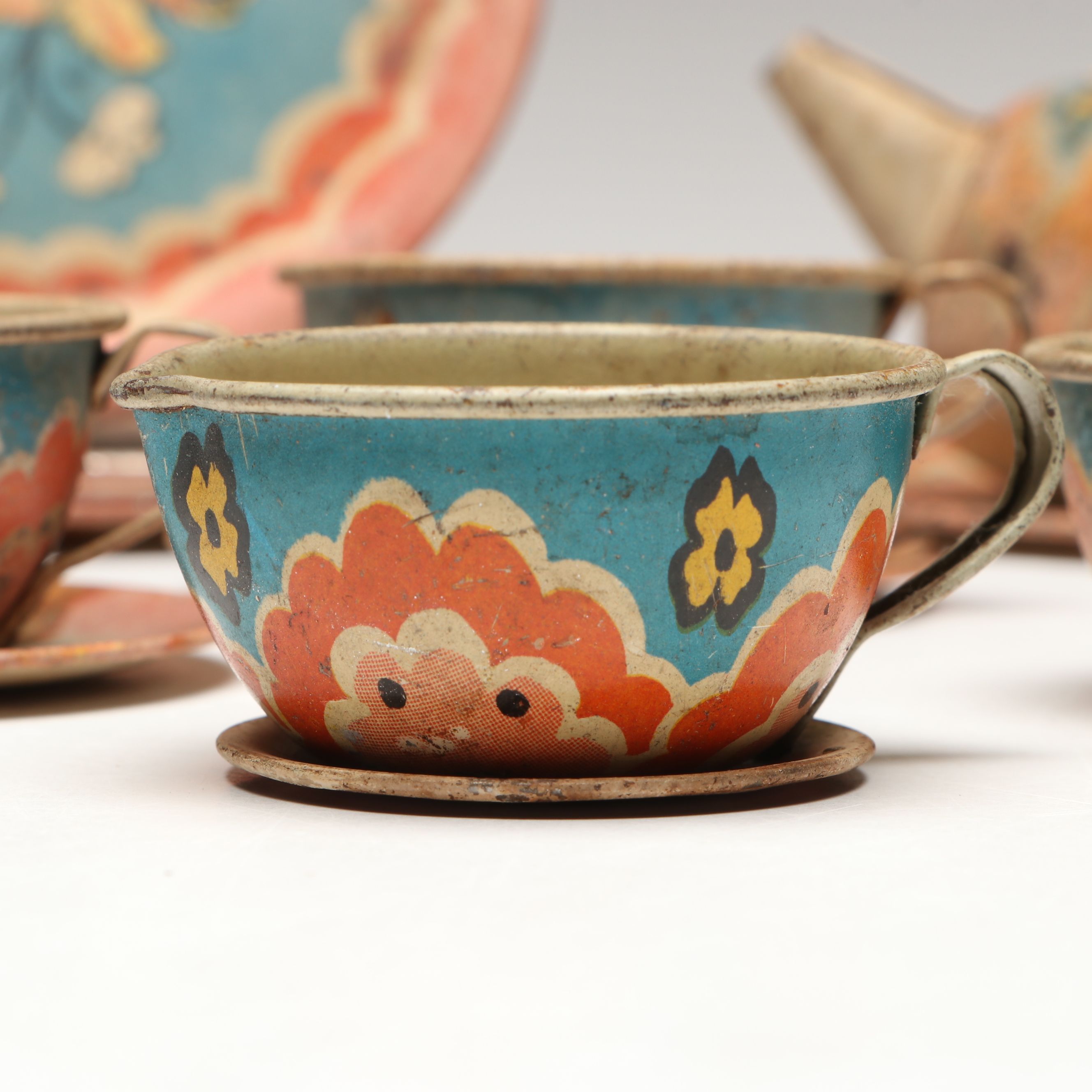 Dog and Floral Themed Tin Litho Children's Tea Set Pieces, Mid-20th Century