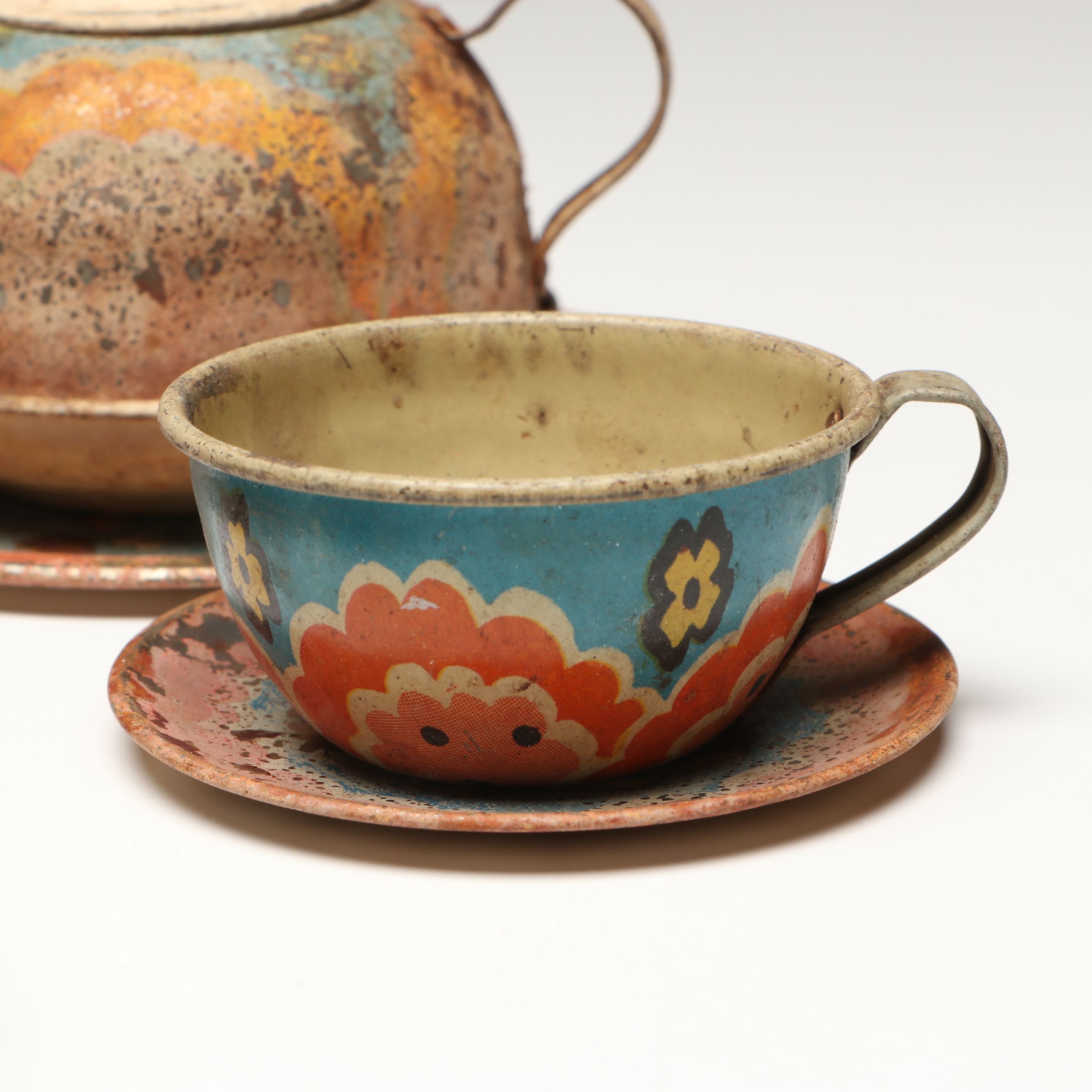 Dog and Floral Themed Tin Litho Children's Tea Set Pieces, Mid-20th Century