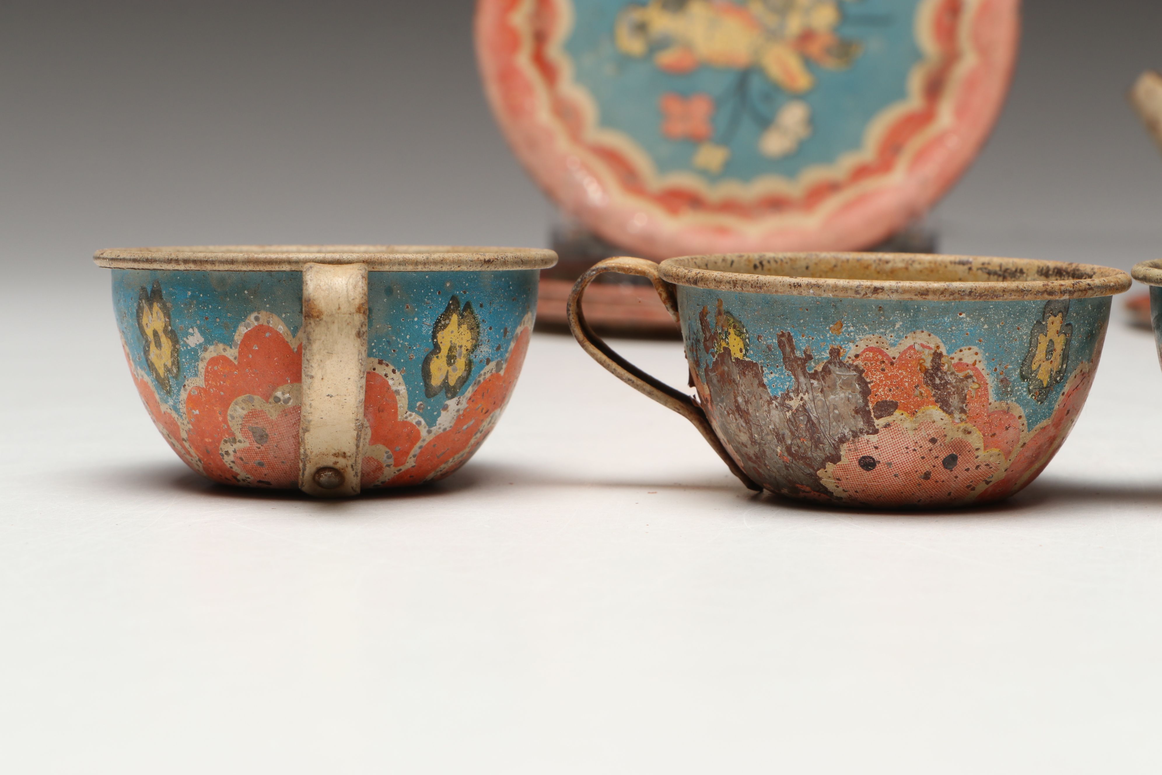 Dog and Floral Themed Tin Litho Children's Tea Set Pieces, Mid-20th Century